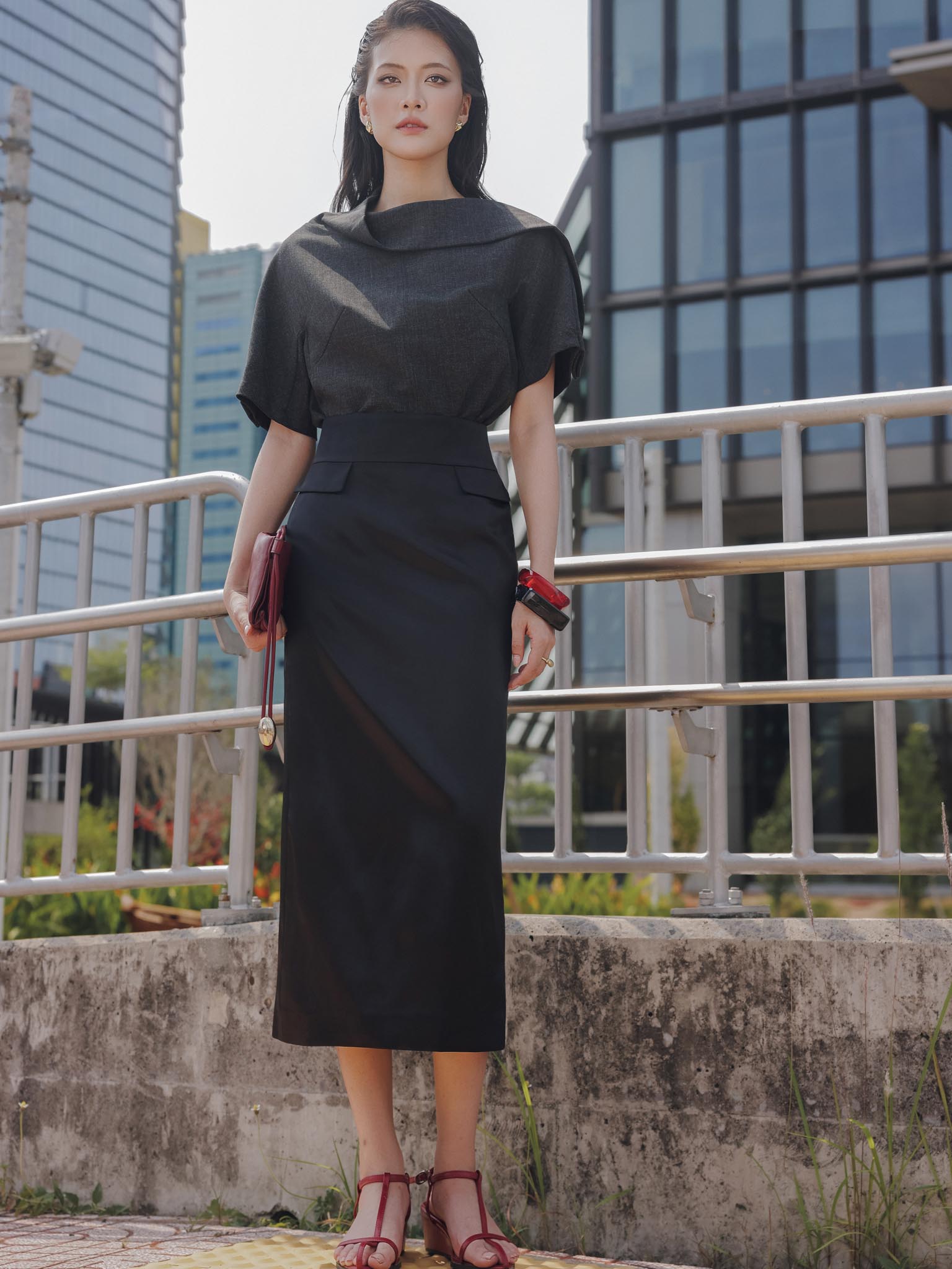 Chân váy lụa midi 2 nắp túi