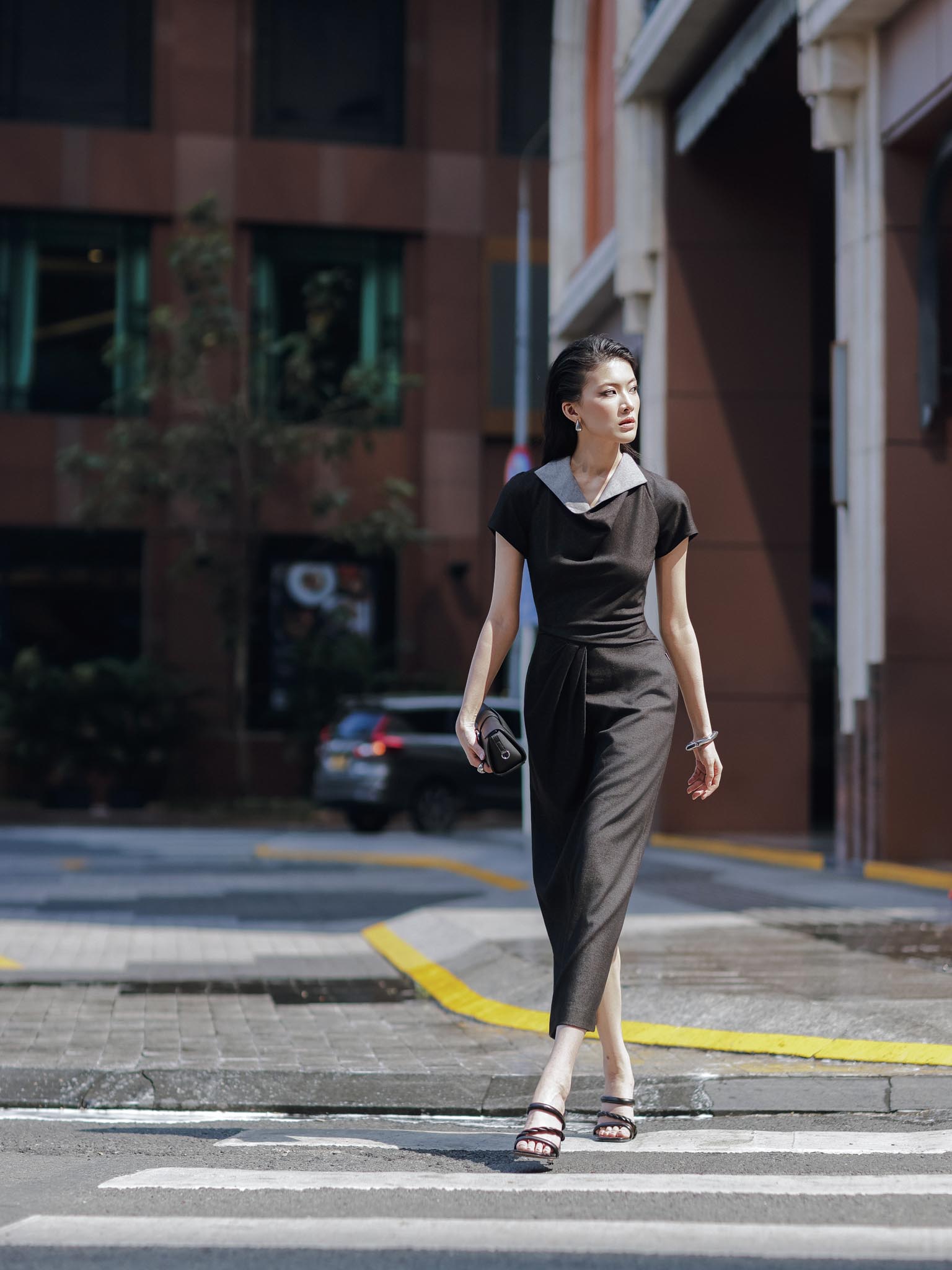 Váy tay liền xếp ly eo cổ đổ phối