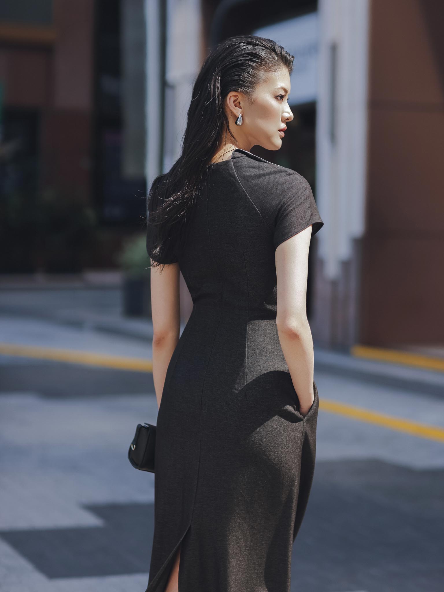 Váy tay liền xếp ly eo cổ đổ phối