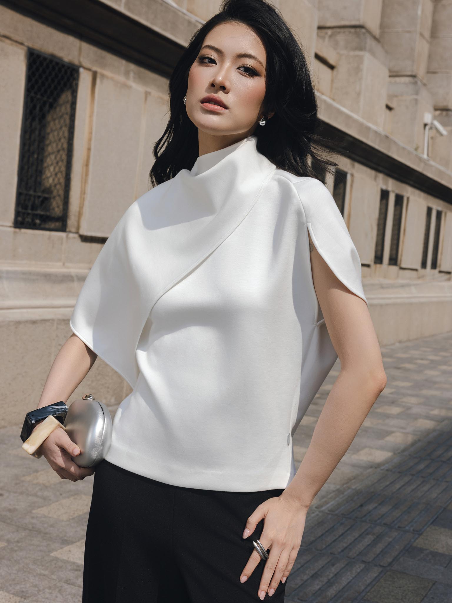 Áo thun vai chờm cổ khăn