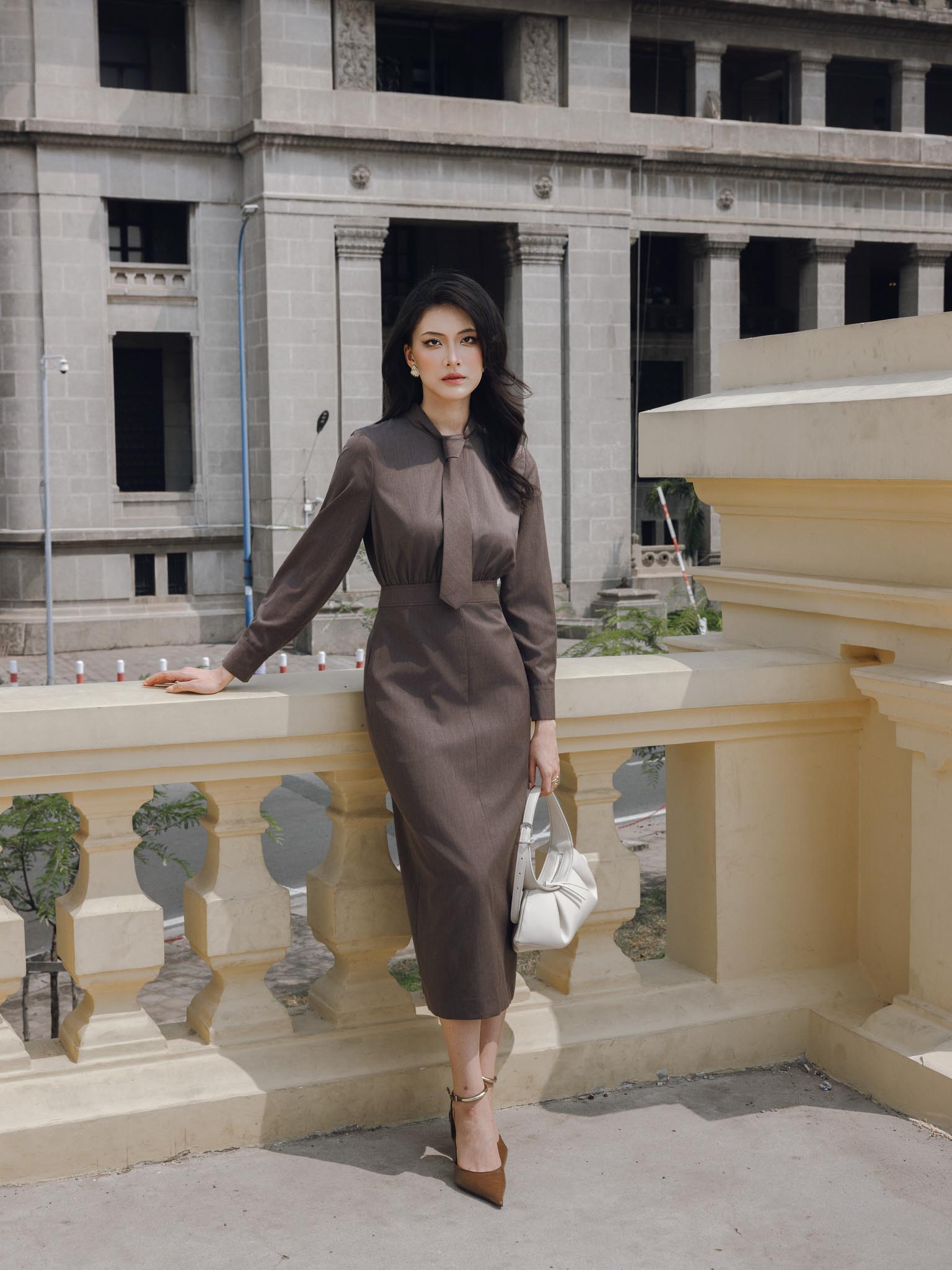 Váy dài tay cổ cà vạt