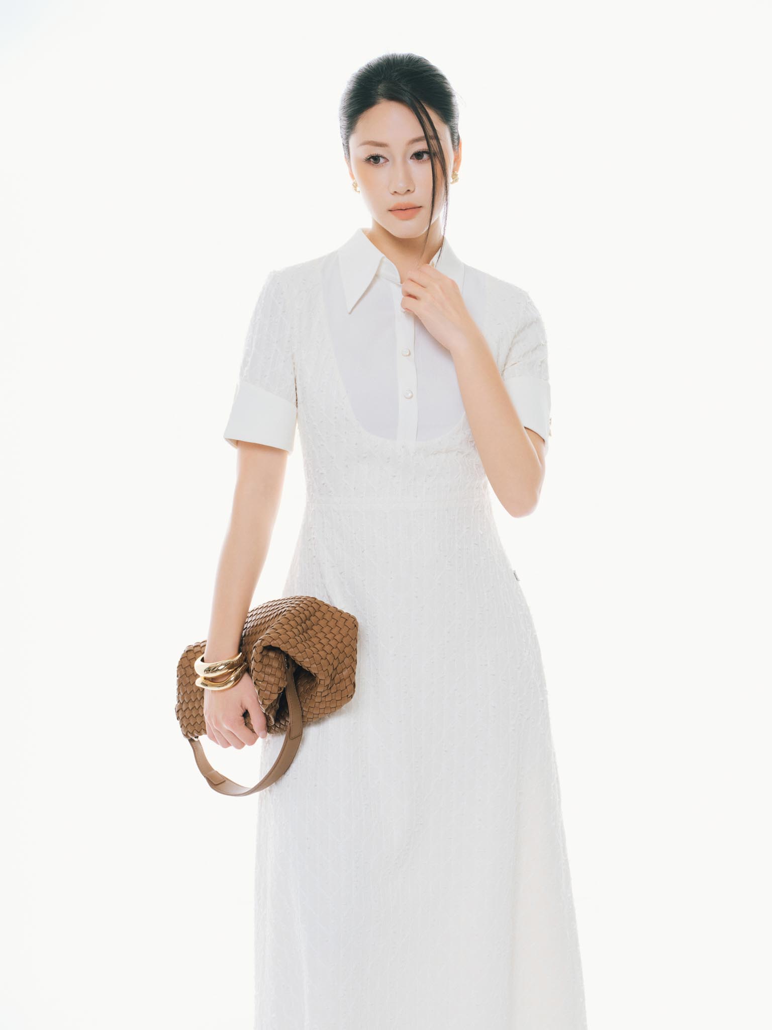 Váy kẻ ô thân trên phối