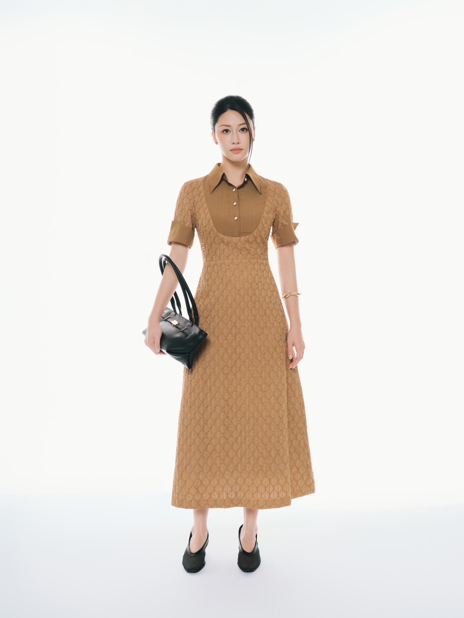 Váy kẻ ô thân trên phối