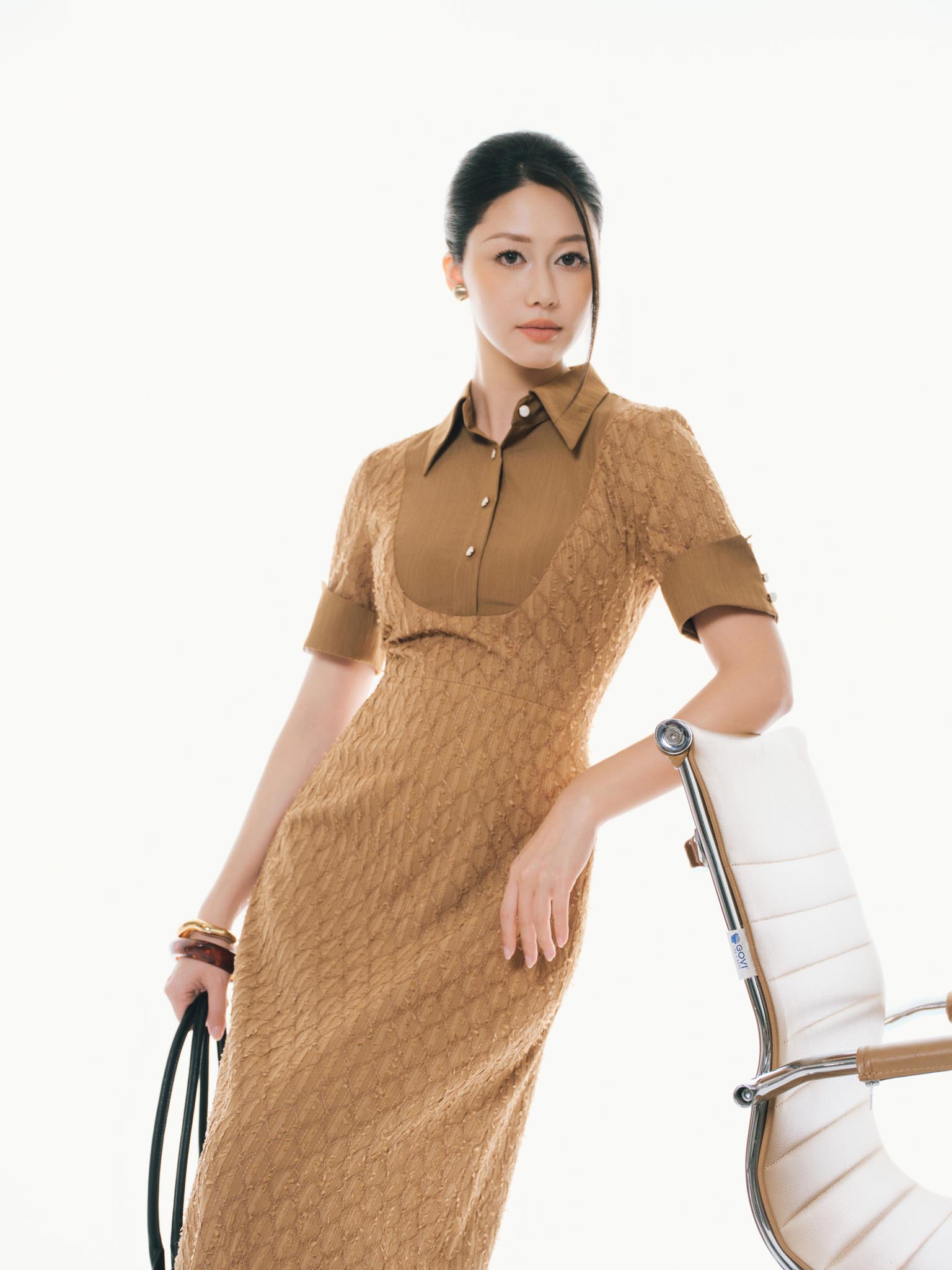 Váy kẻ ô thân trên phối