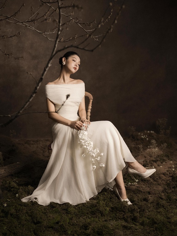 Váy trễ vai hoa hồng xếp ly xòe