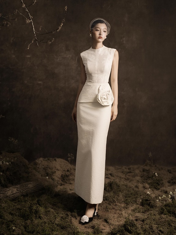 Áo ren hoa cổ tròn sát nách