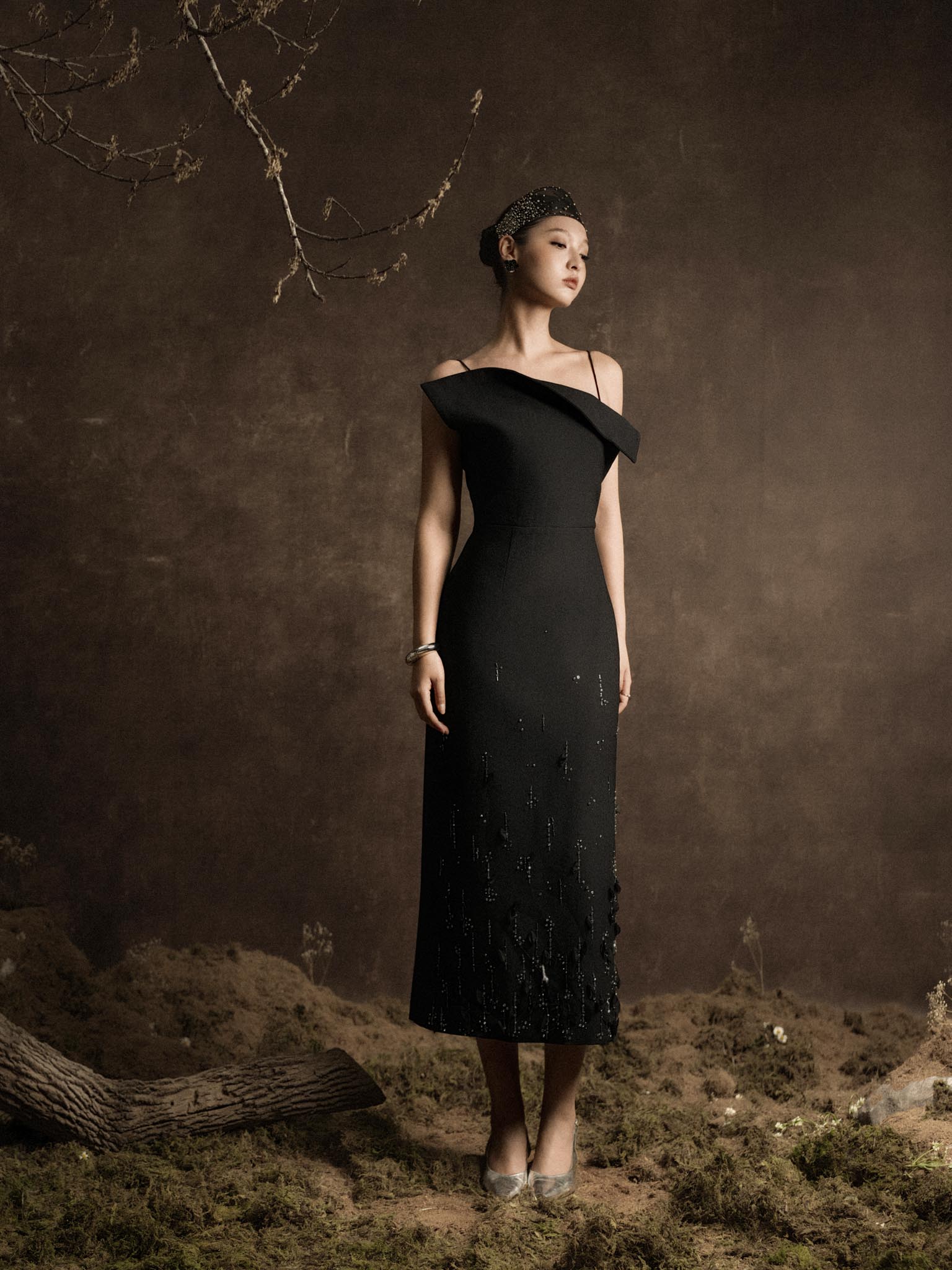 Váy 2 dây vạt ngực chéo đính hoa