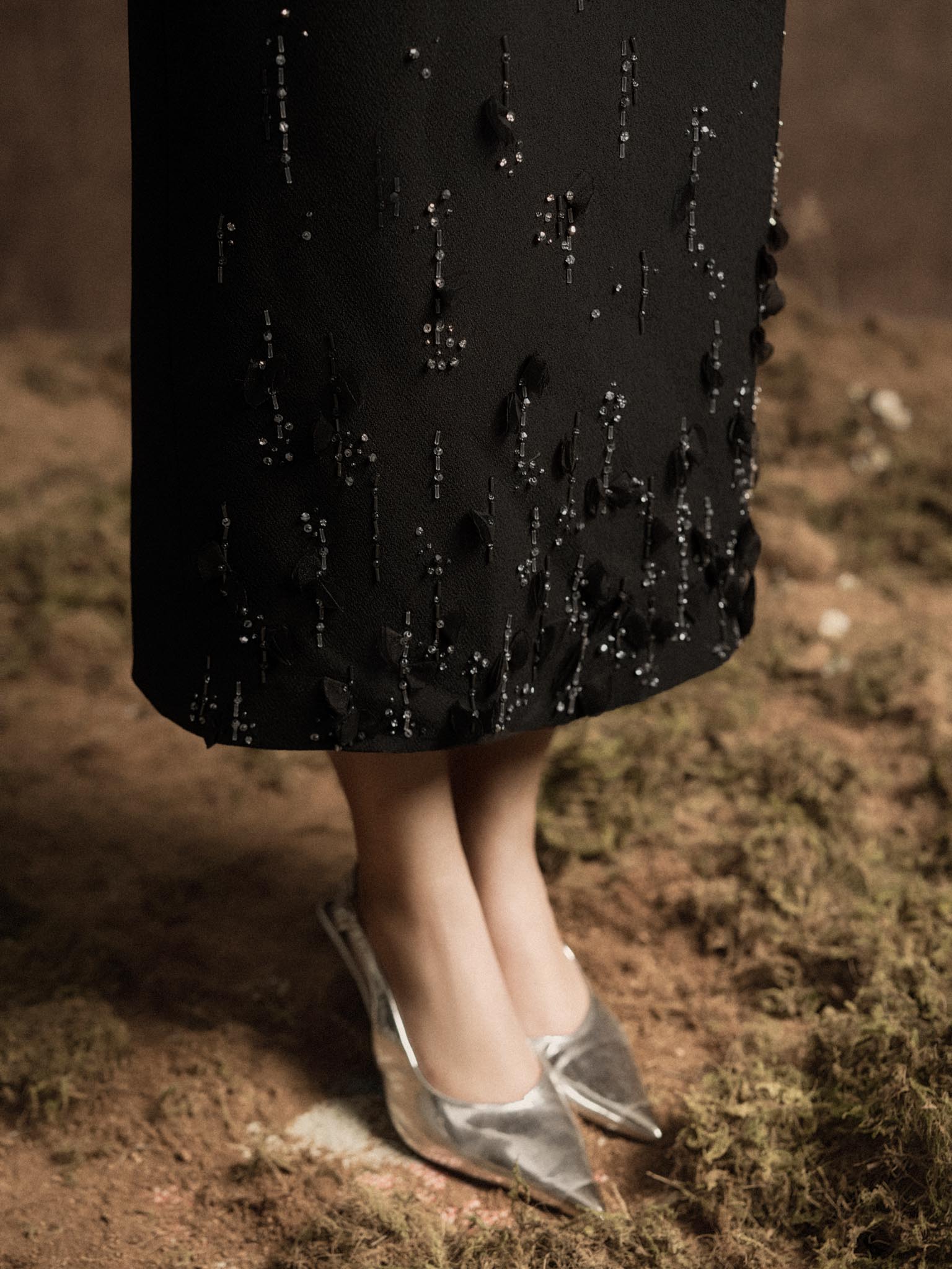 Váy 2 dây vạt ngực chéo đính hoa