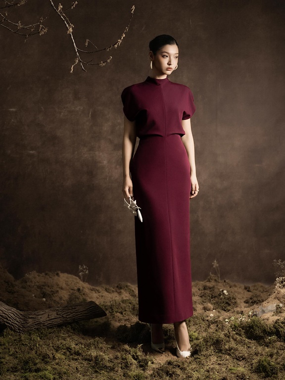 Váy cánh dơi cổ cao thân liền