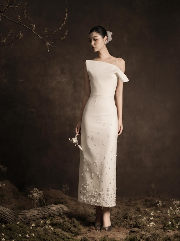 Váy cổ đổ đính hoa