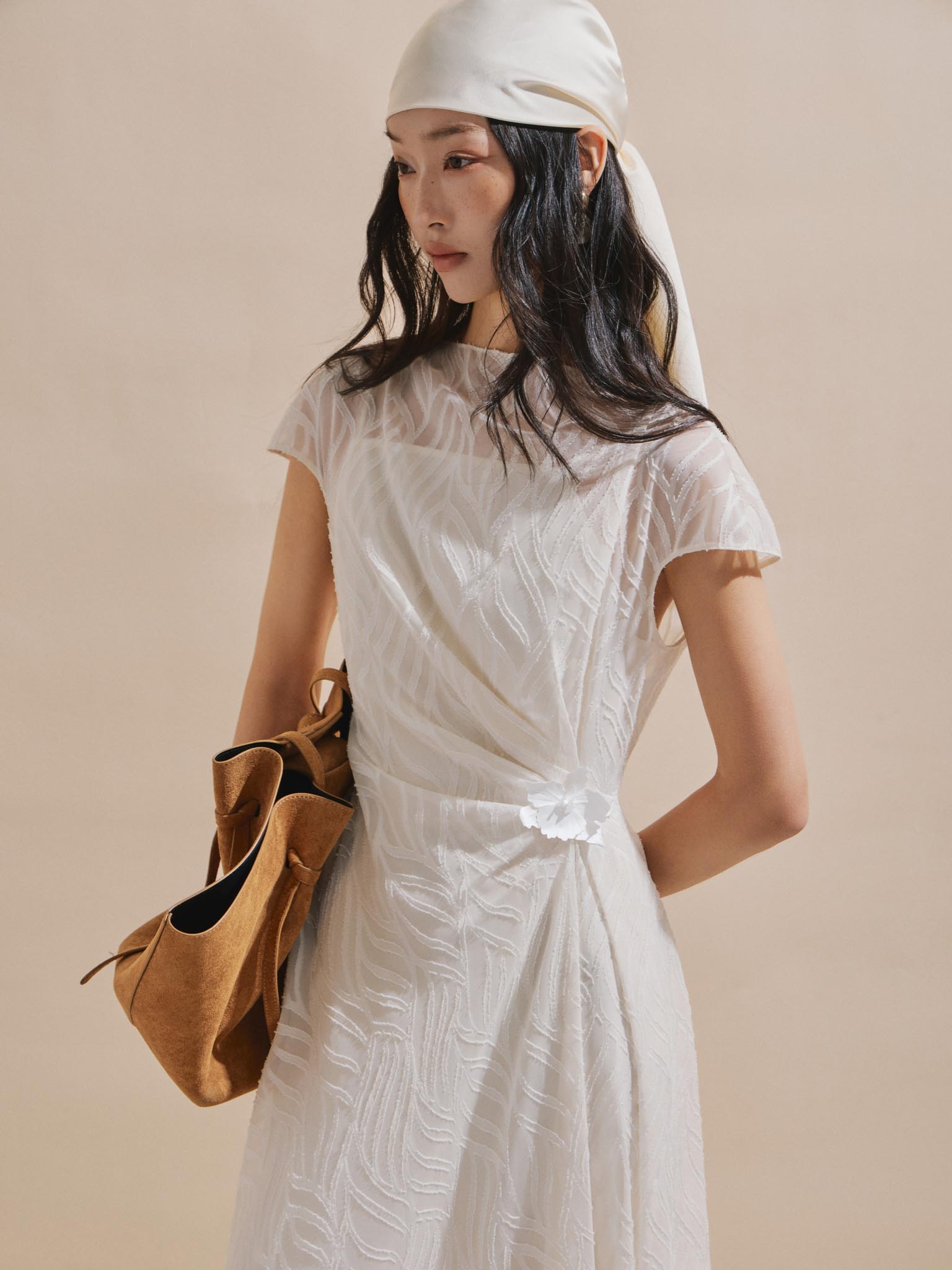Váy tay chờm cài hoa eo