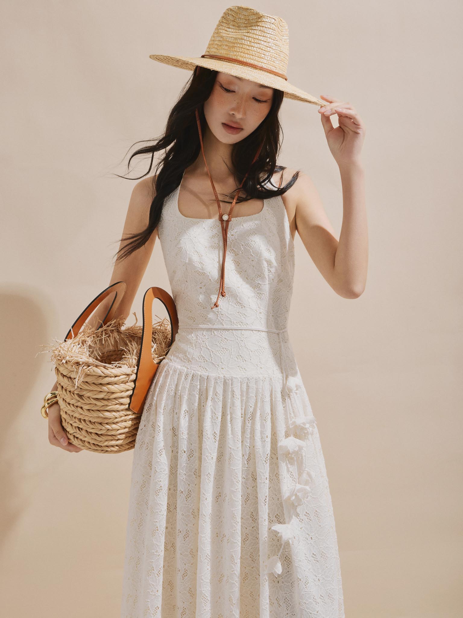 Váy ren cổ yếm phối dây đai hoa
