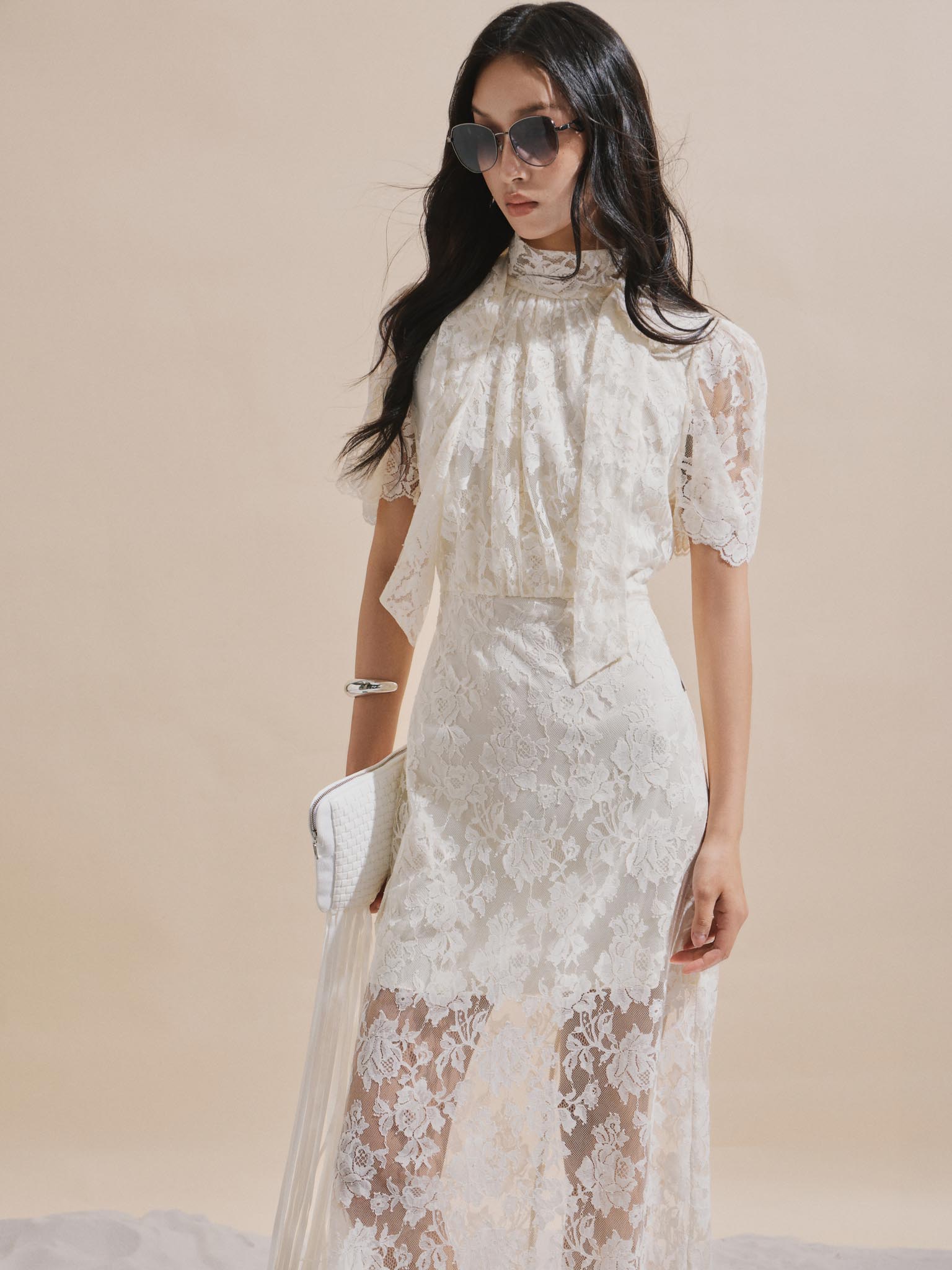 Váy ren cổ bèo buộc dây sau