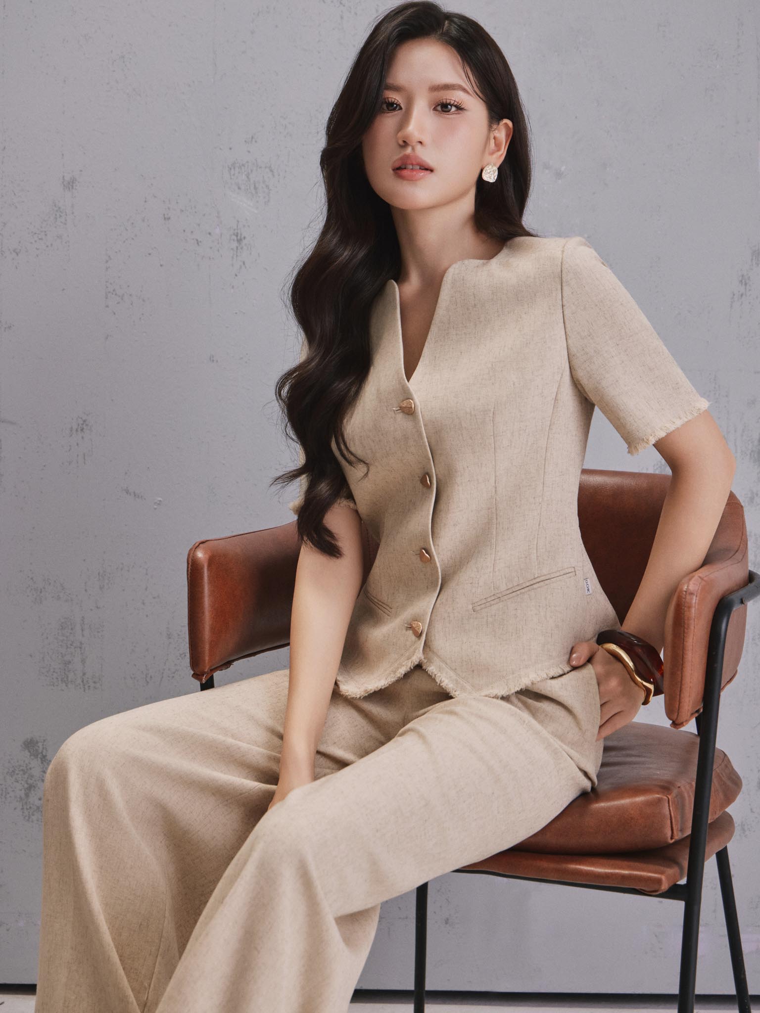 Áo ký giả xẻ V gấu tua rua_Q.2-963