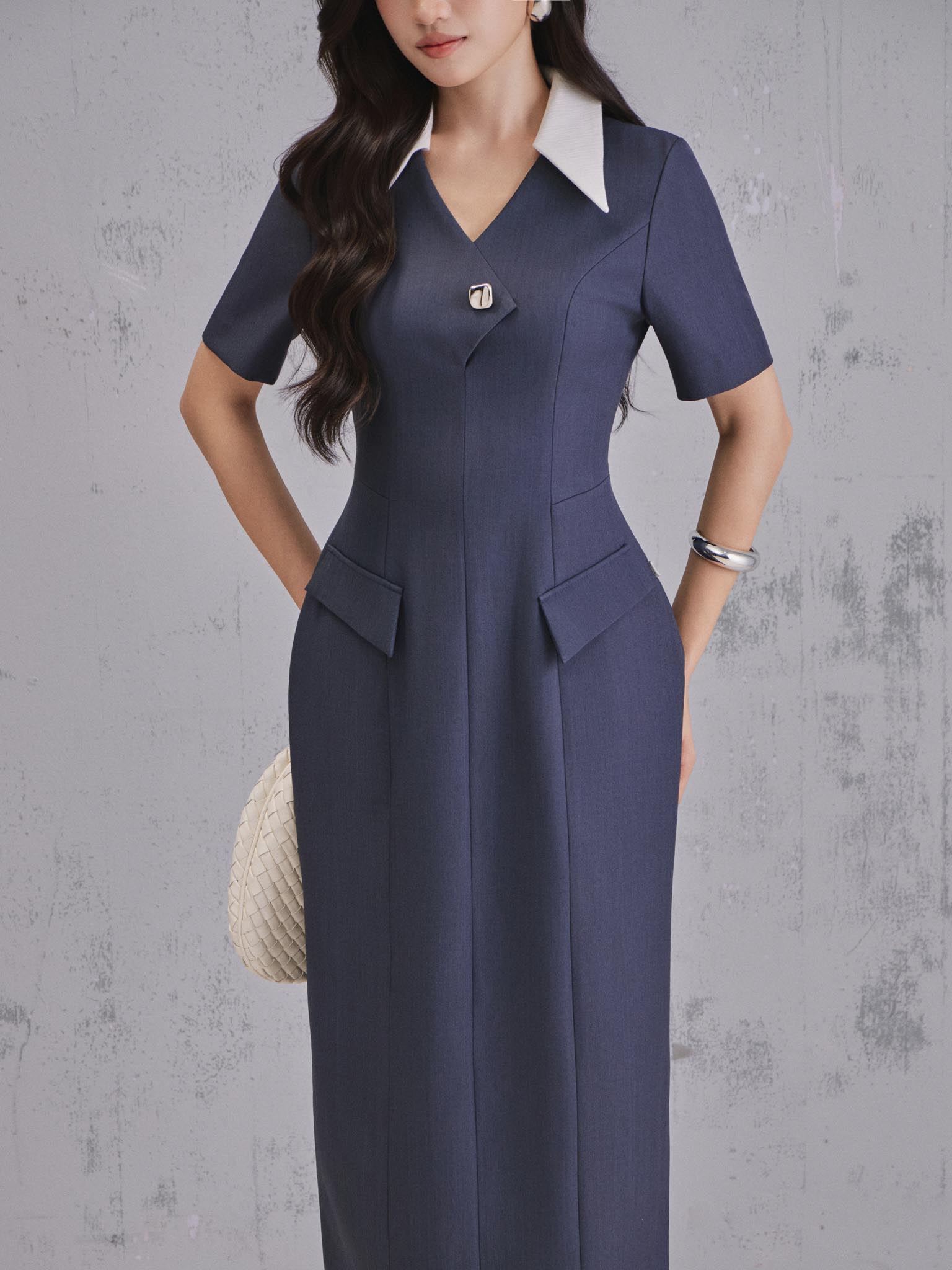 Váy bổ mảnh phối cổ V