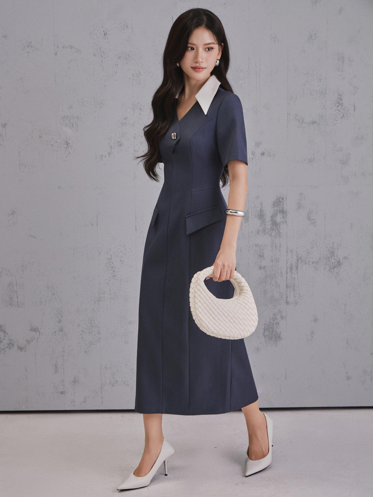 Váy bổ mảnh phối cổ V