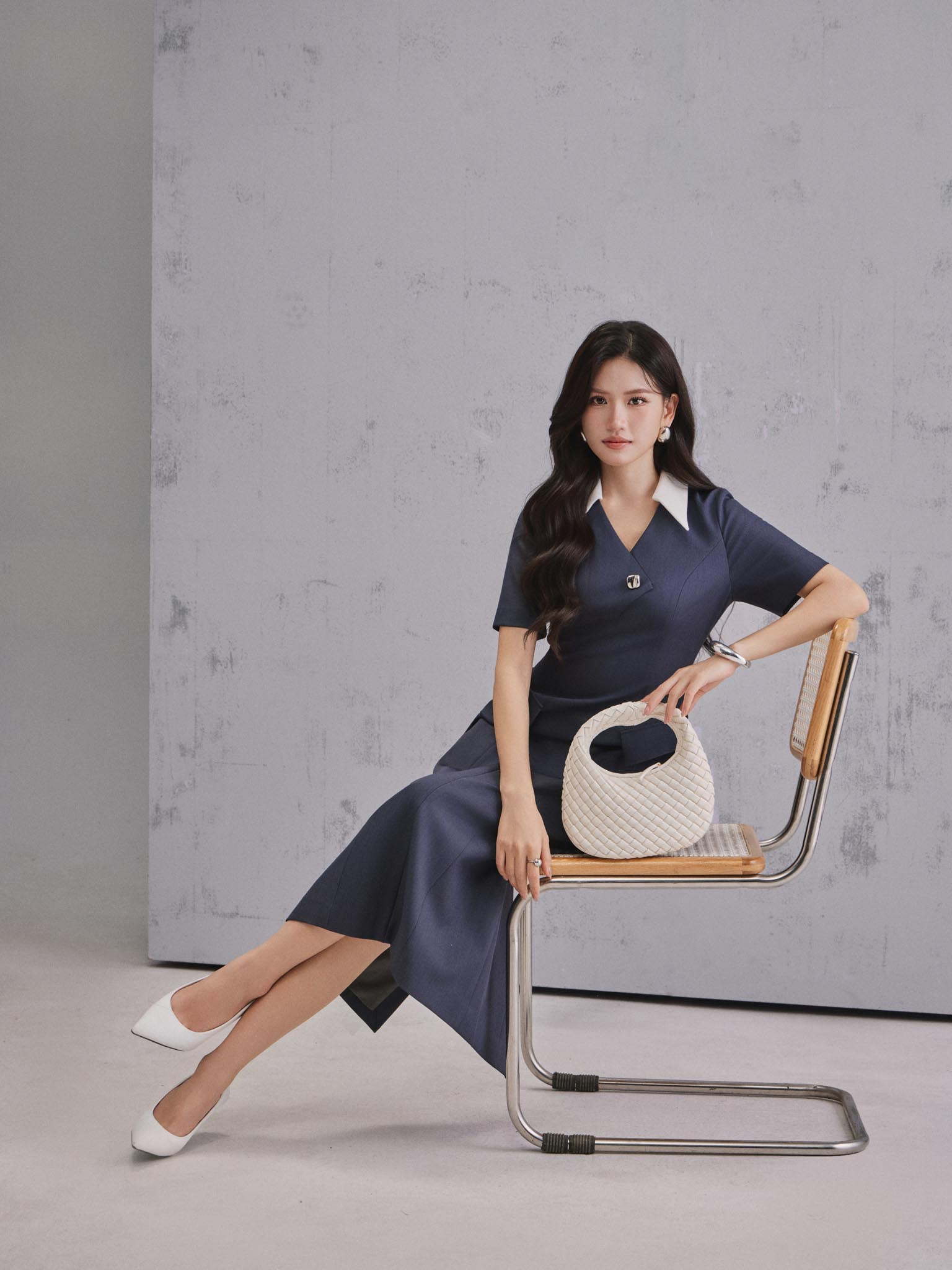 Váy bổ mảnh phối cổ V
