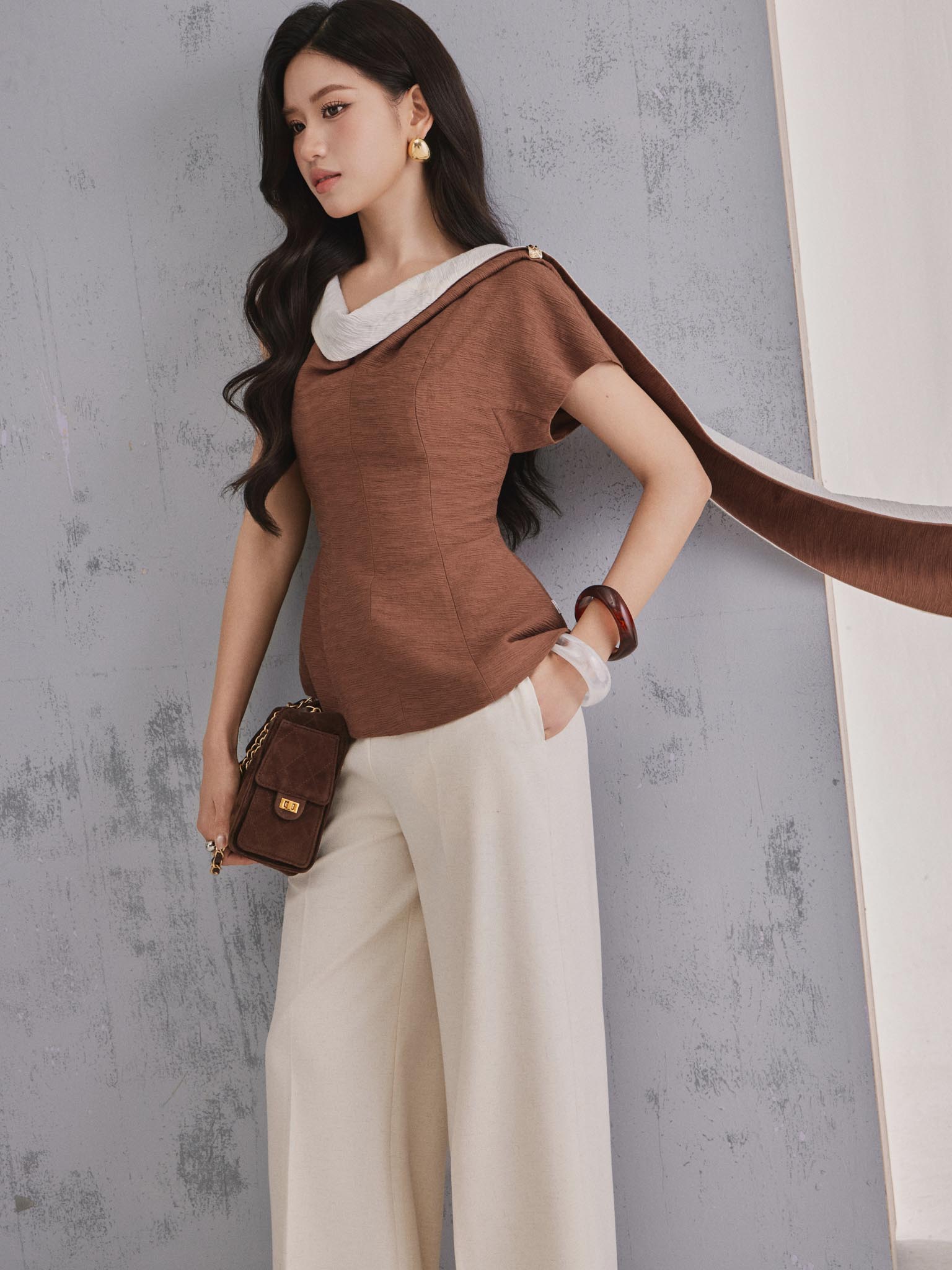Áo peplum cổ đổ tay lệch