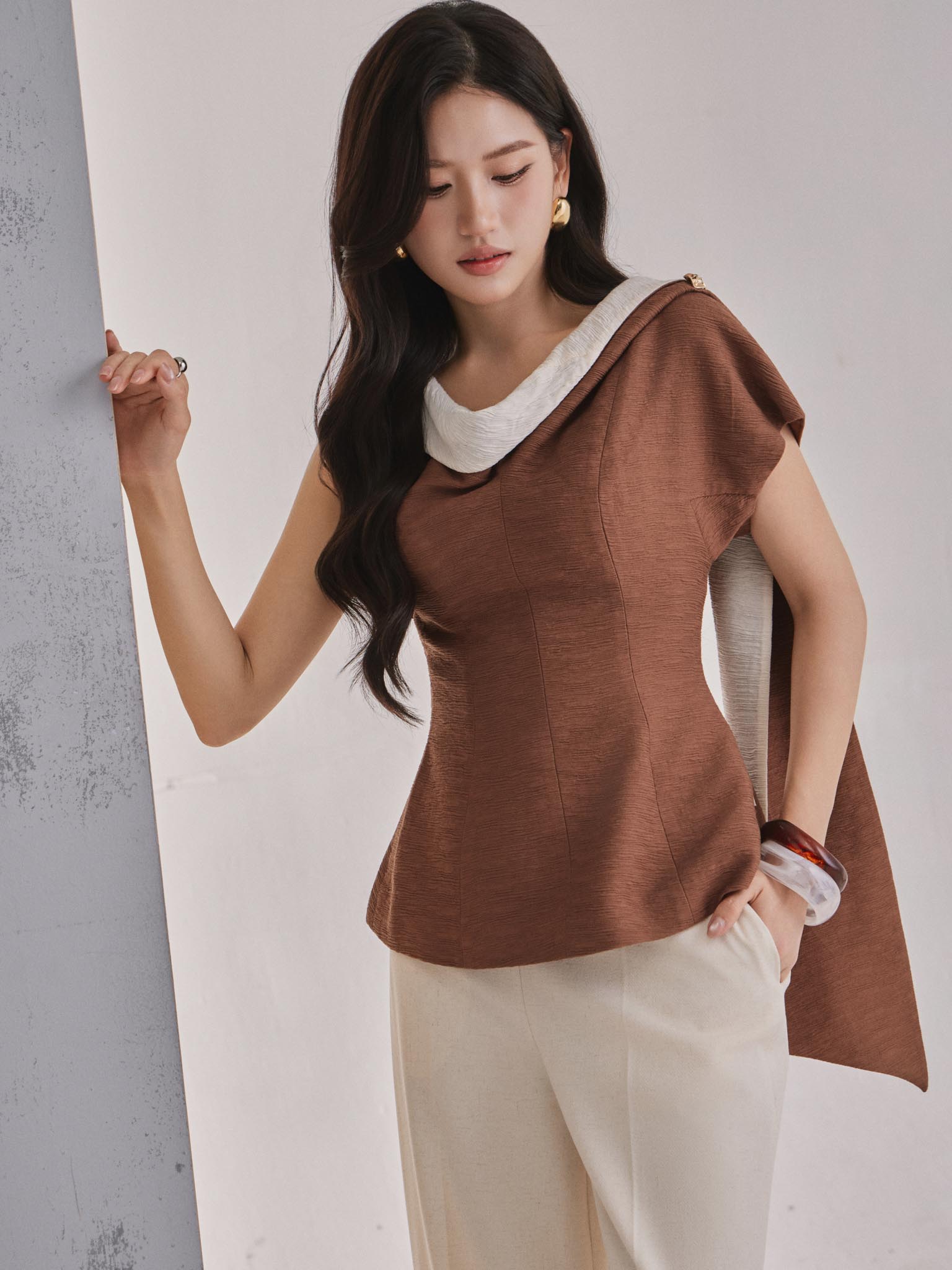 Áo peplum cổ đổ tay lệch