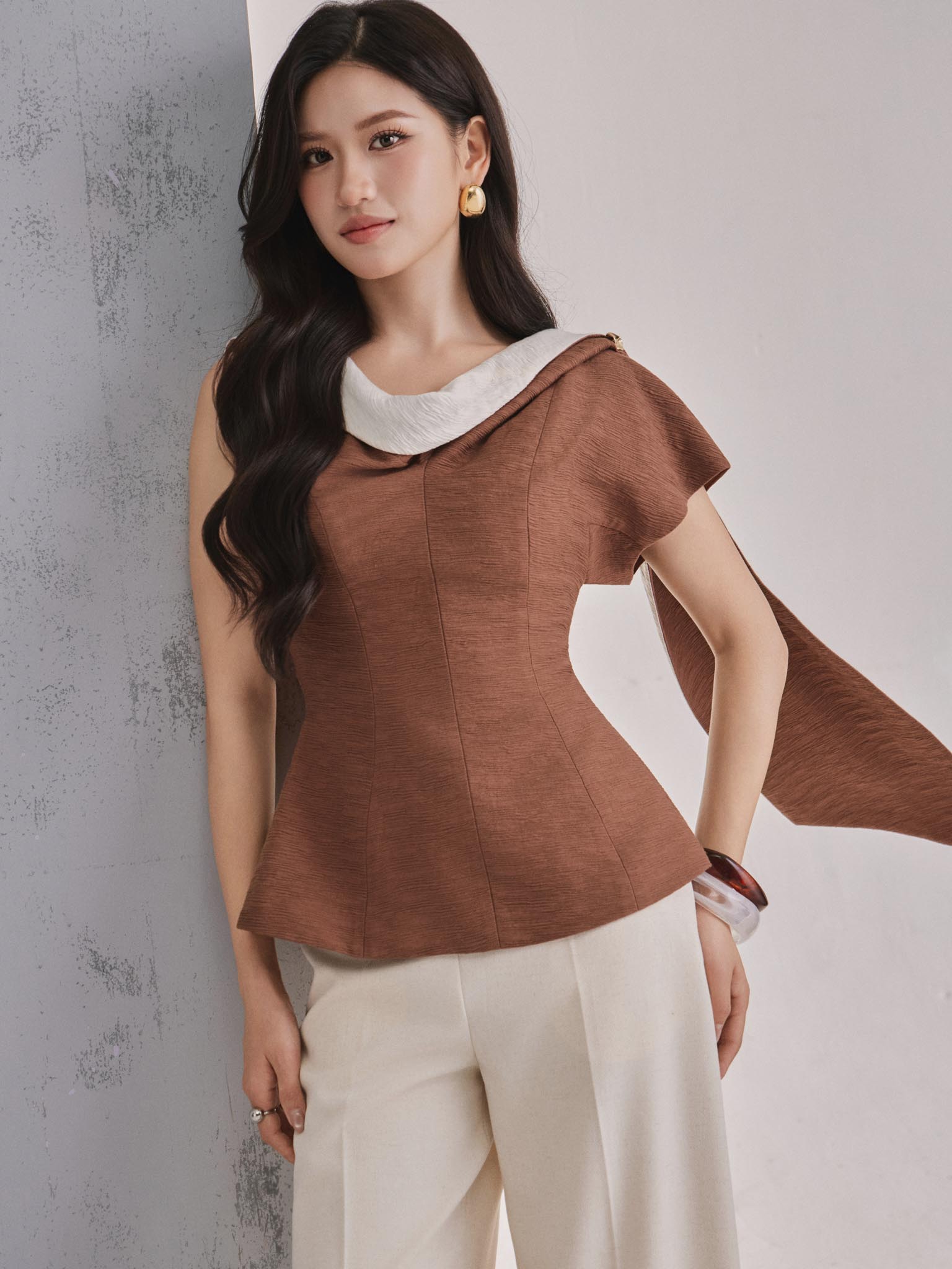 Áo peplum cổ đổ tay lệch