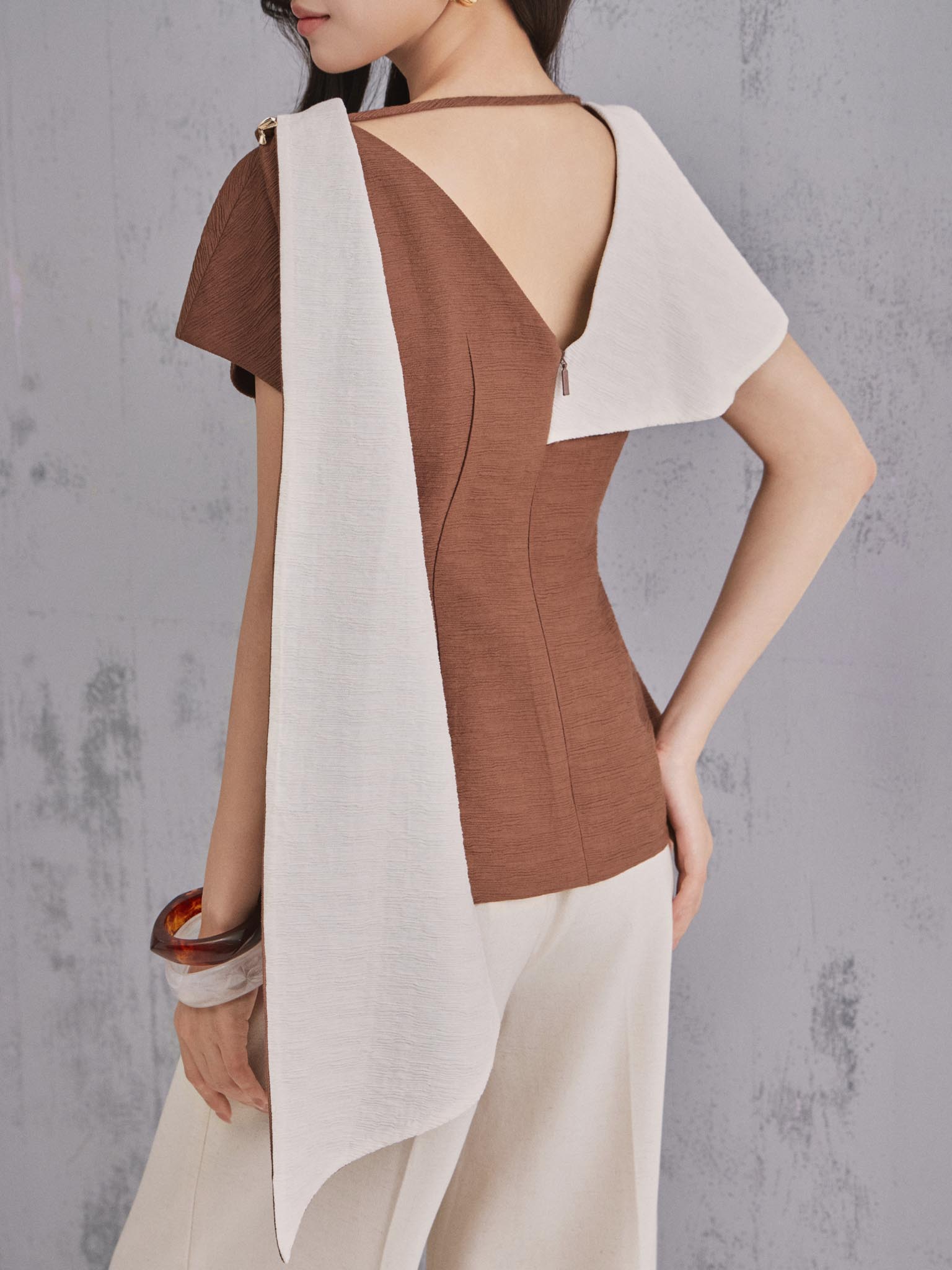Áo peplum cổ đổ tay lệch
