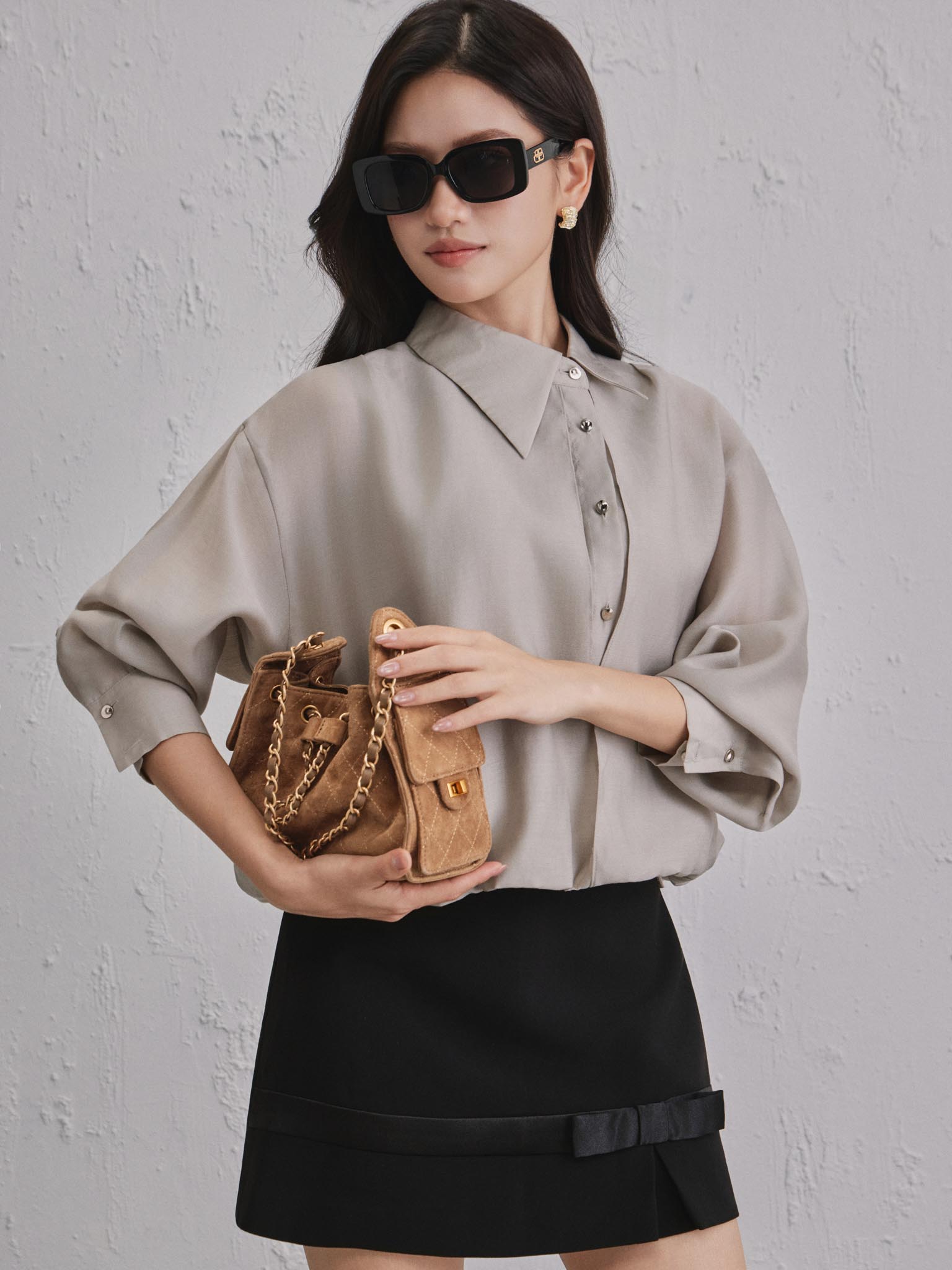 Áo sơ mi cổ lệch bo gấu