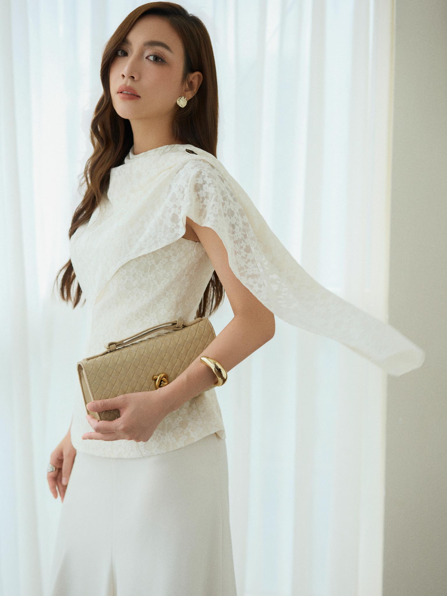 Áo ren sát nách vạt phủ lệch