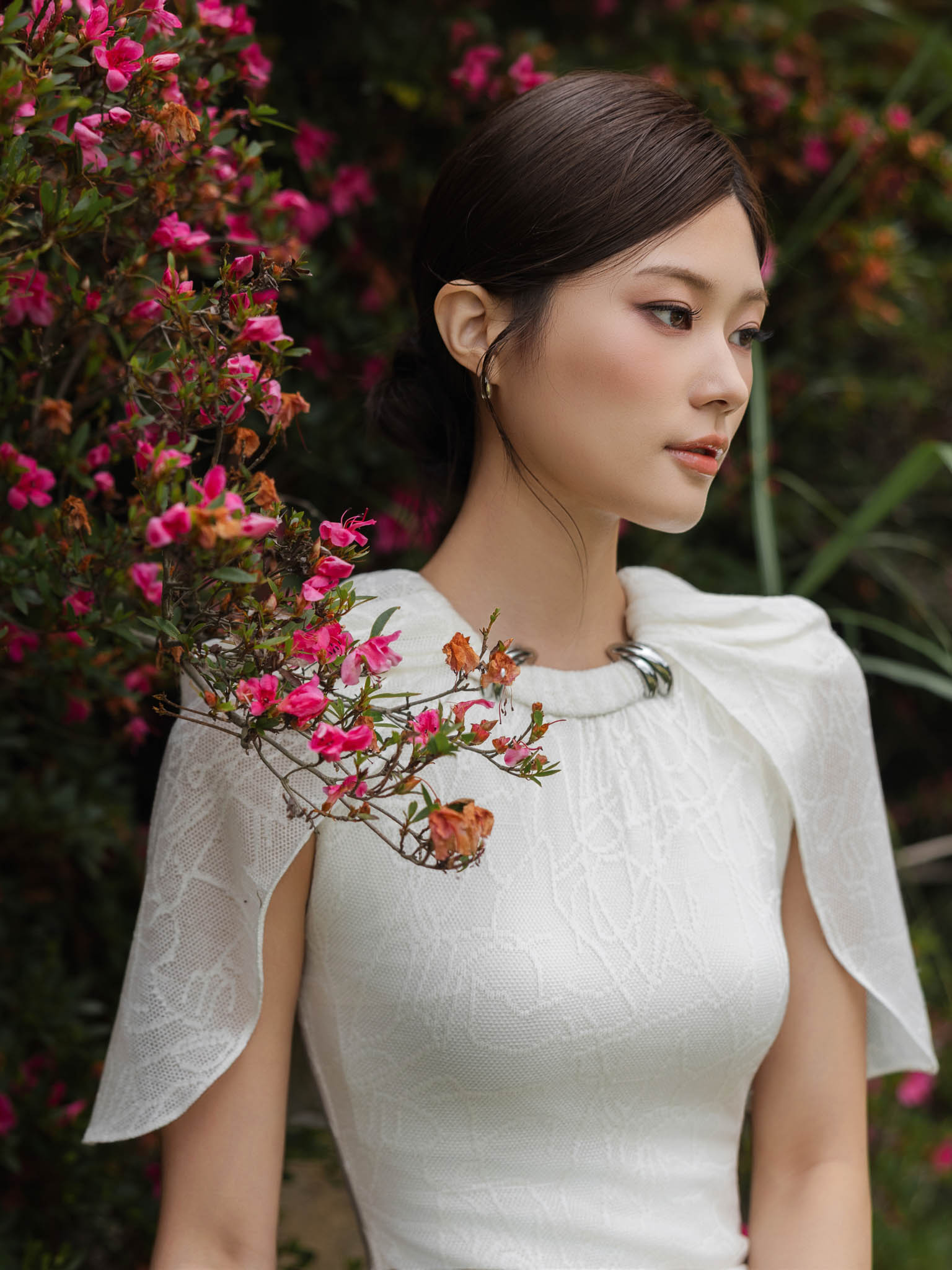 Váy ren ôm dáng dài tà phủ vai