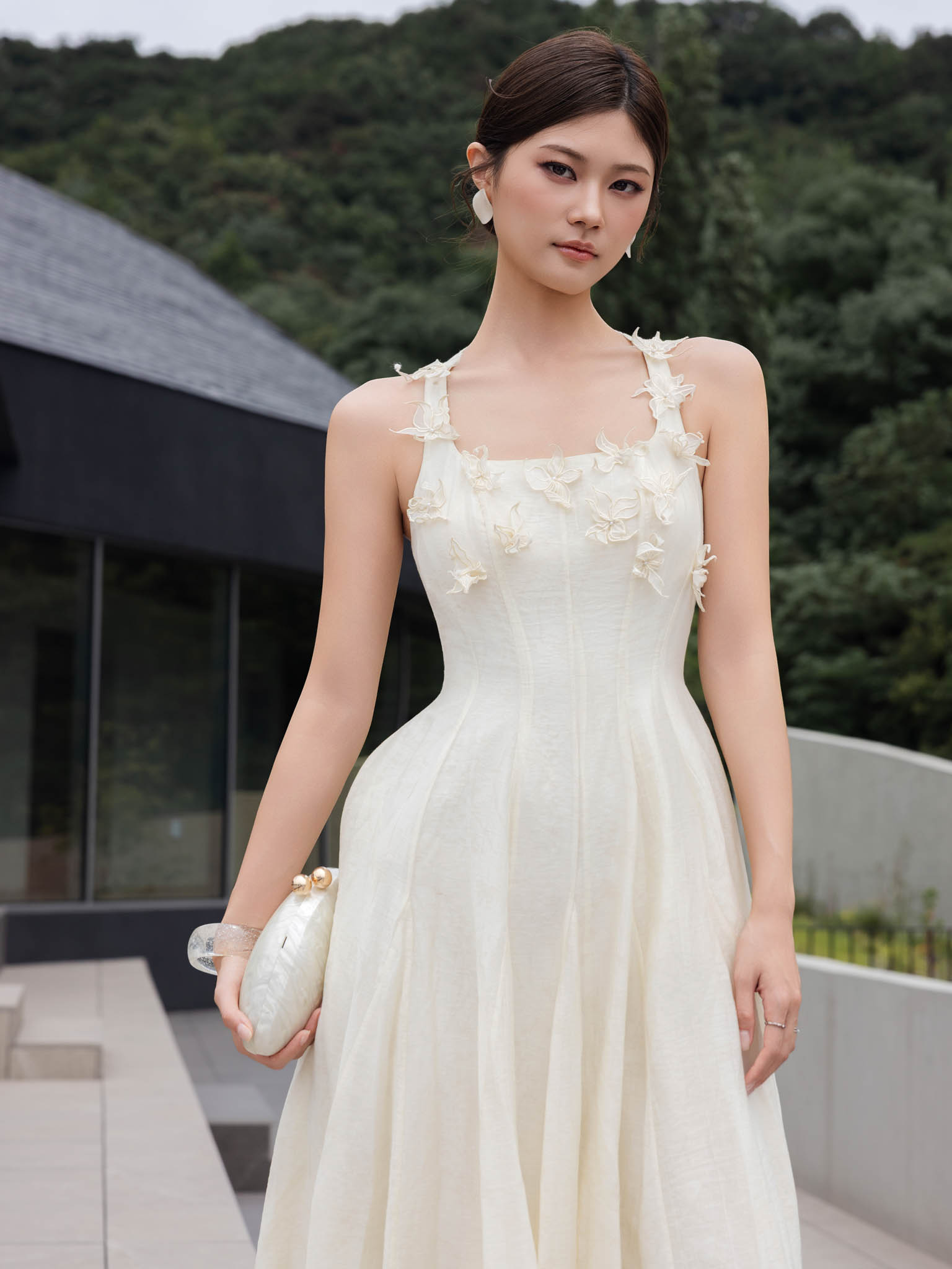 Váy 2 dây xòe bổ mảnh đính hoa nổi