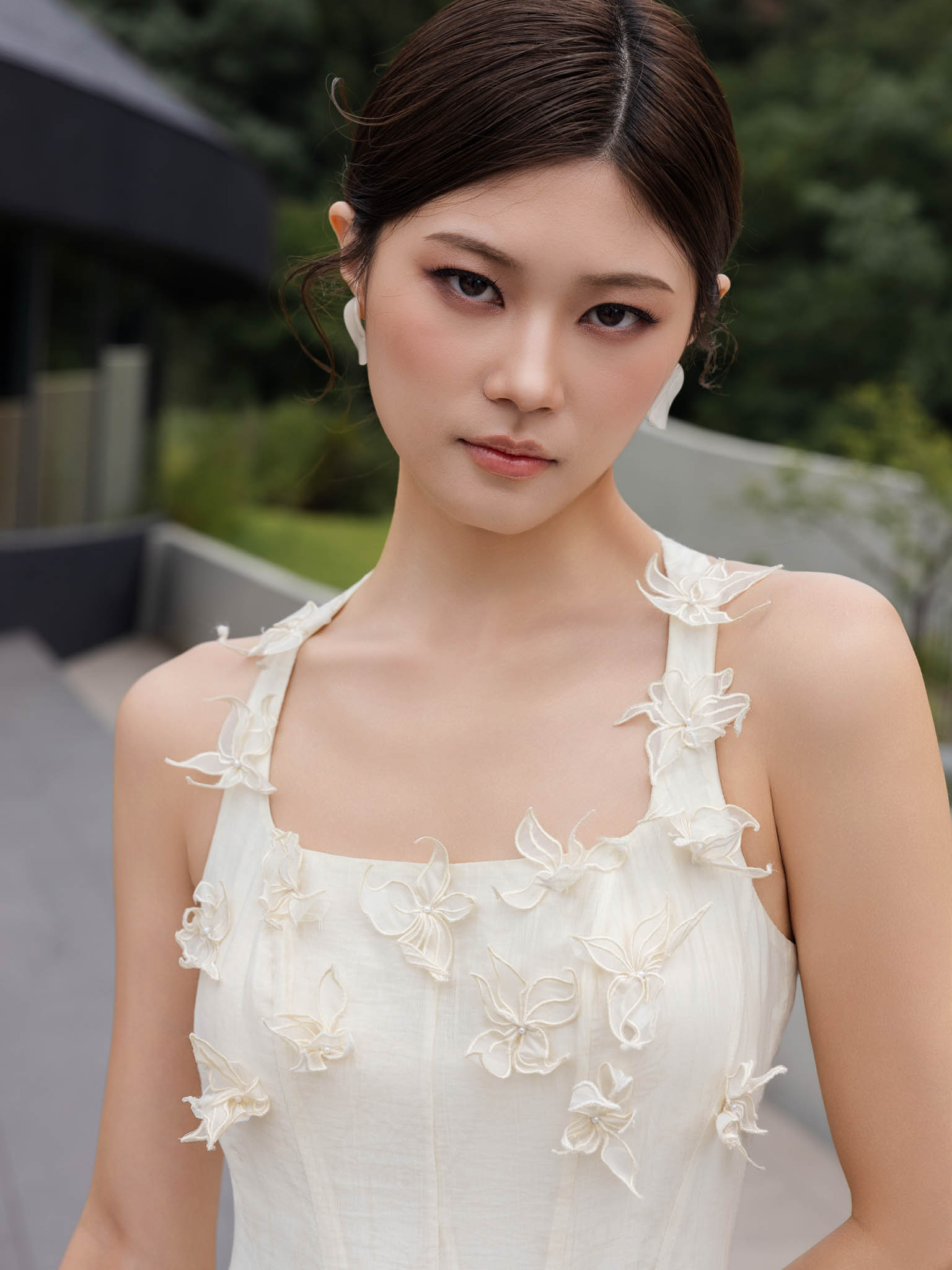 Váy 2 dây xòe bổ mảnh đính hoa nổi