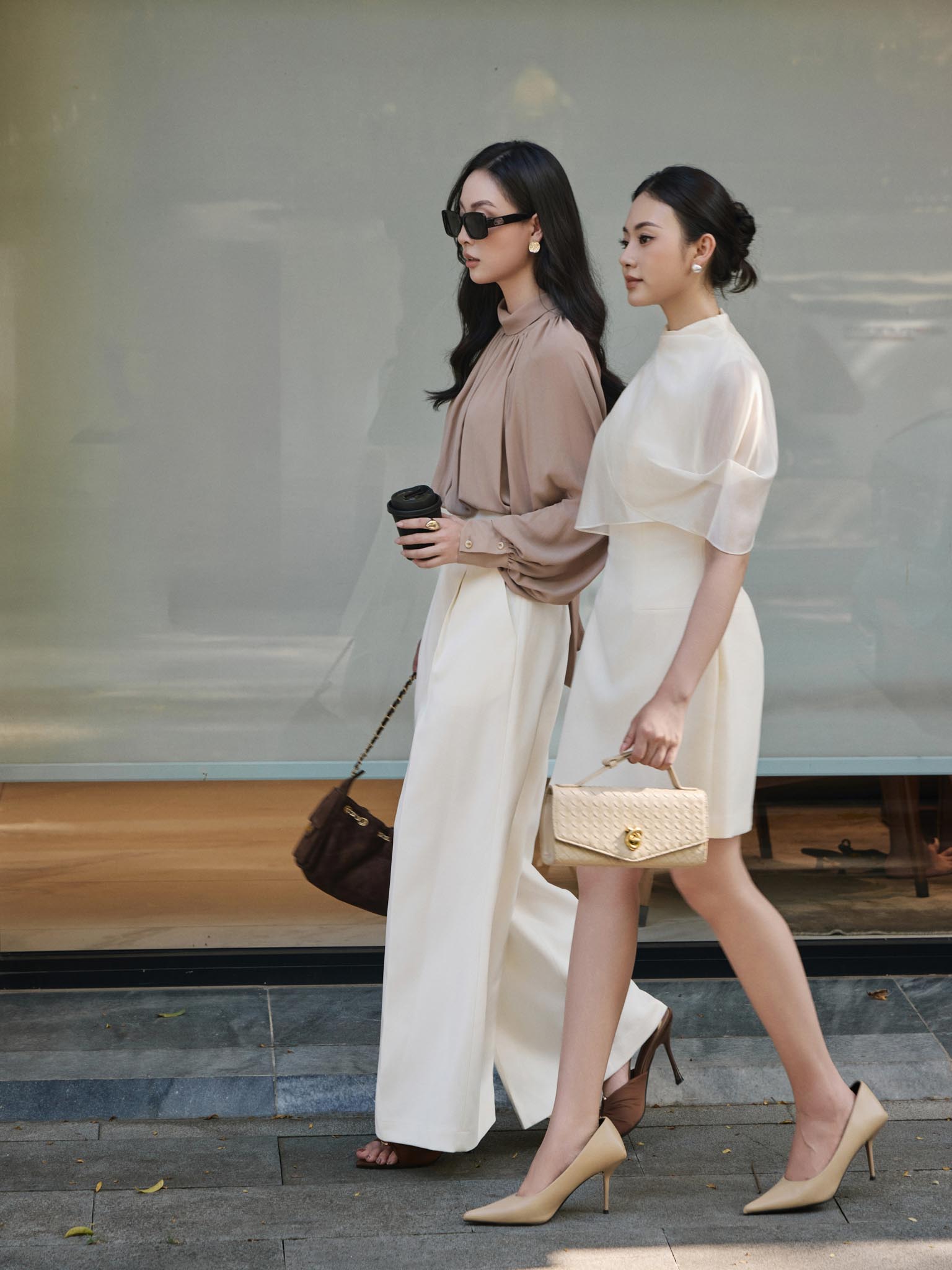 Váy ngắn chữ A choàng vai