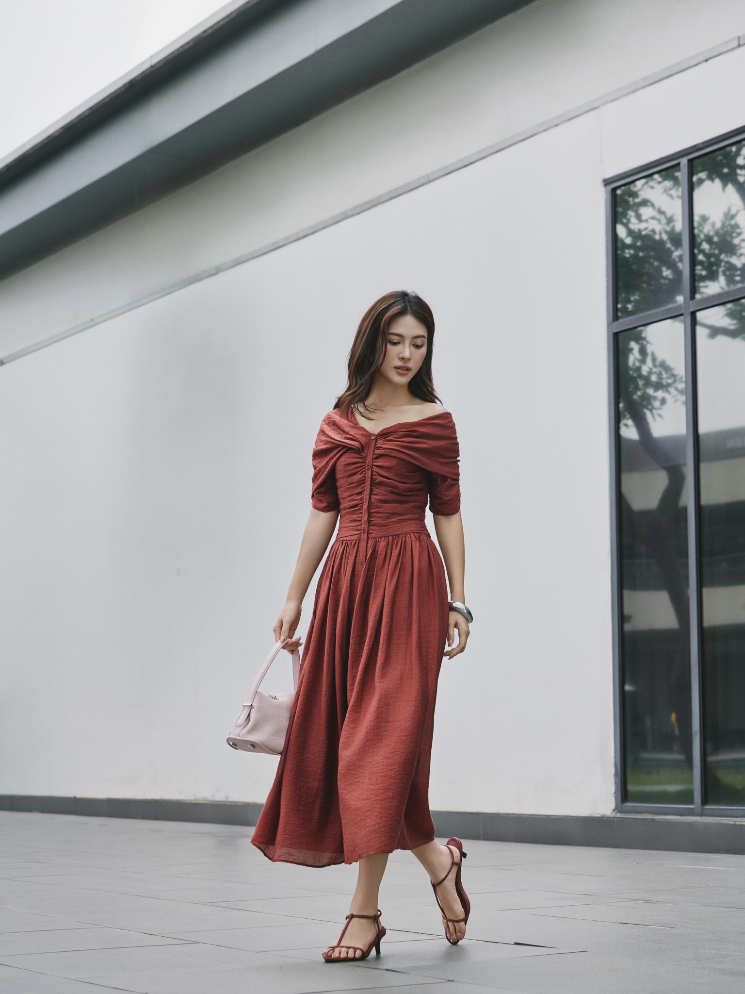 Váy cổ lệch xếp nhún 1 hàng cúc