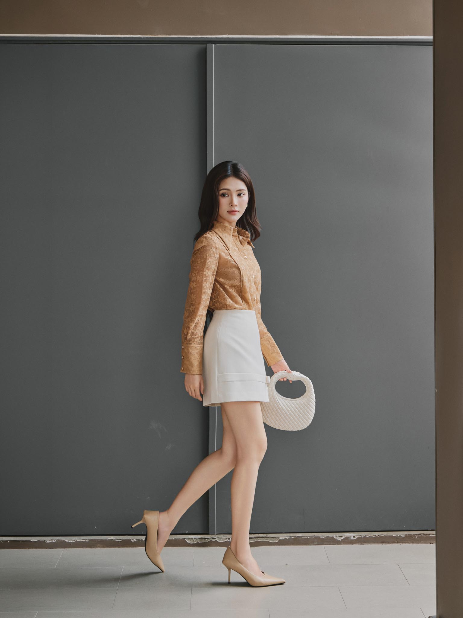 Áo sơ mi ren hoa thên trước mí ly