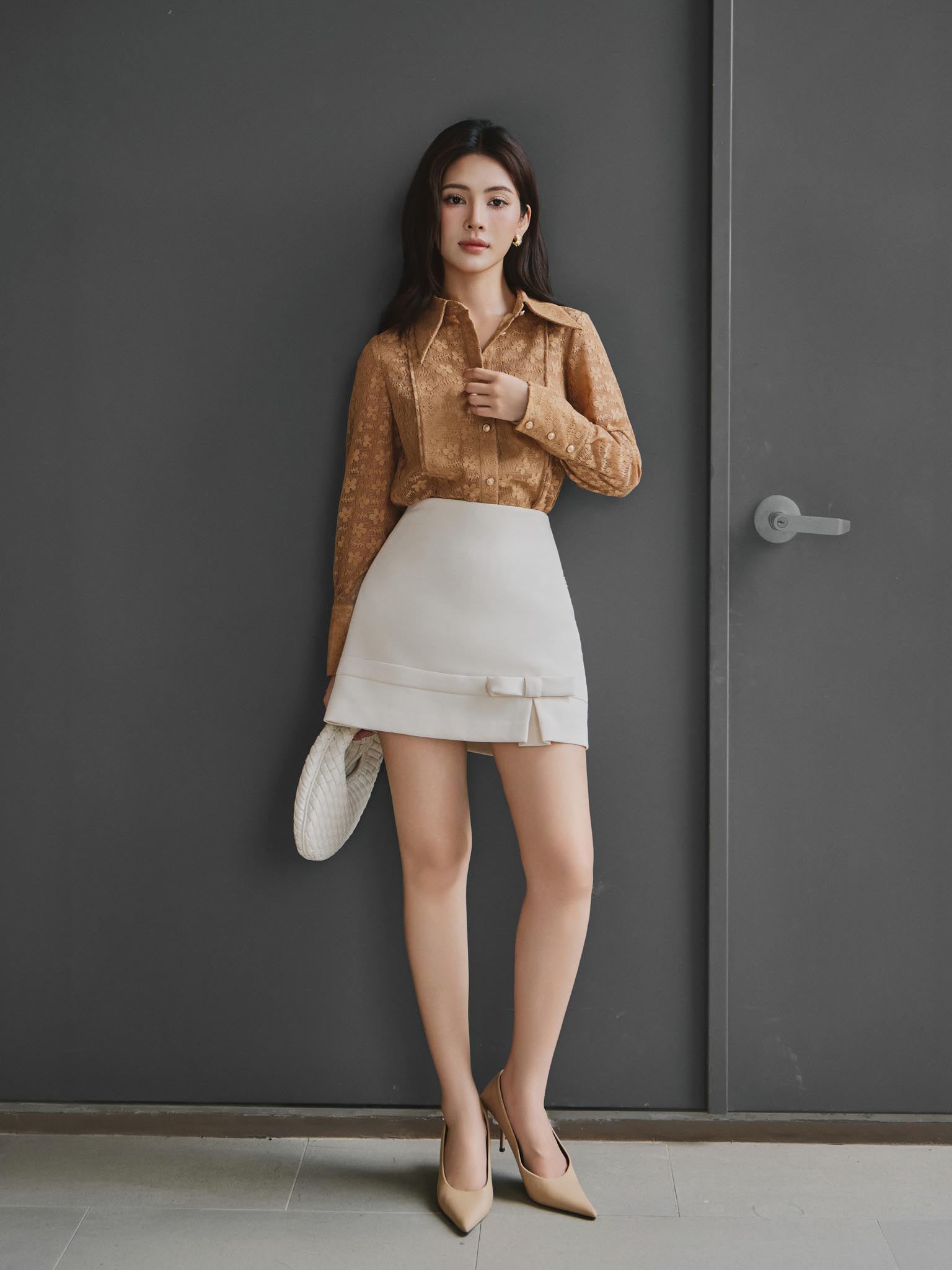Áo sơ mi ren hoa thên trước mí ly
