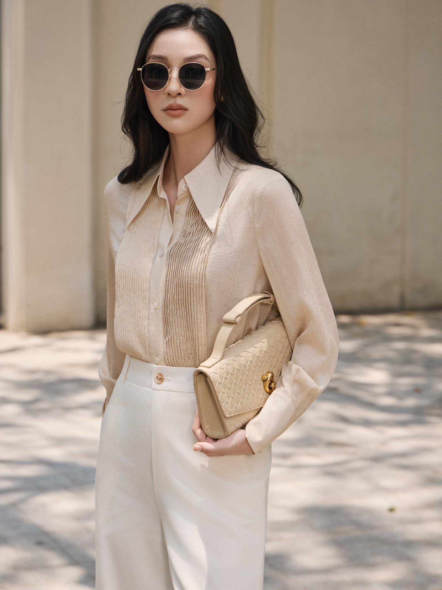 Áo sơ mi cổ nhọn mí ly thân trước