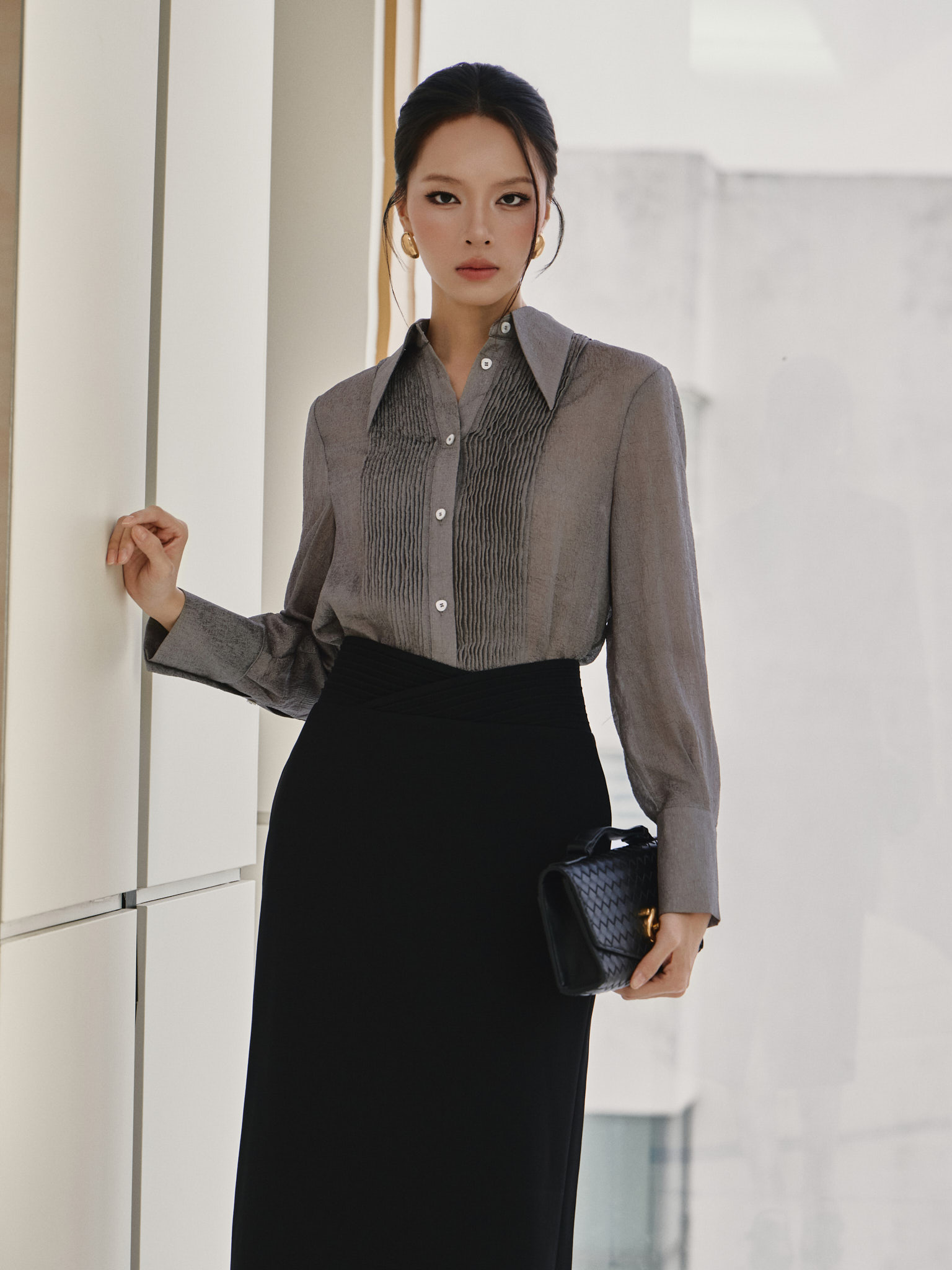 Chân váy midi cạp xếp chéo