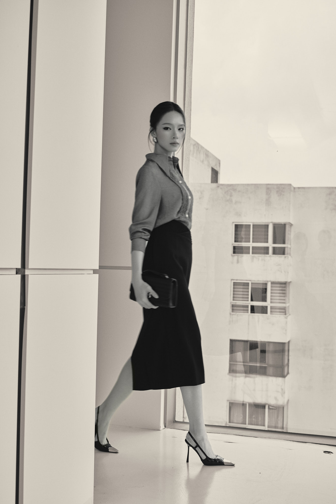 Chân váy midi cạp xếp chéo