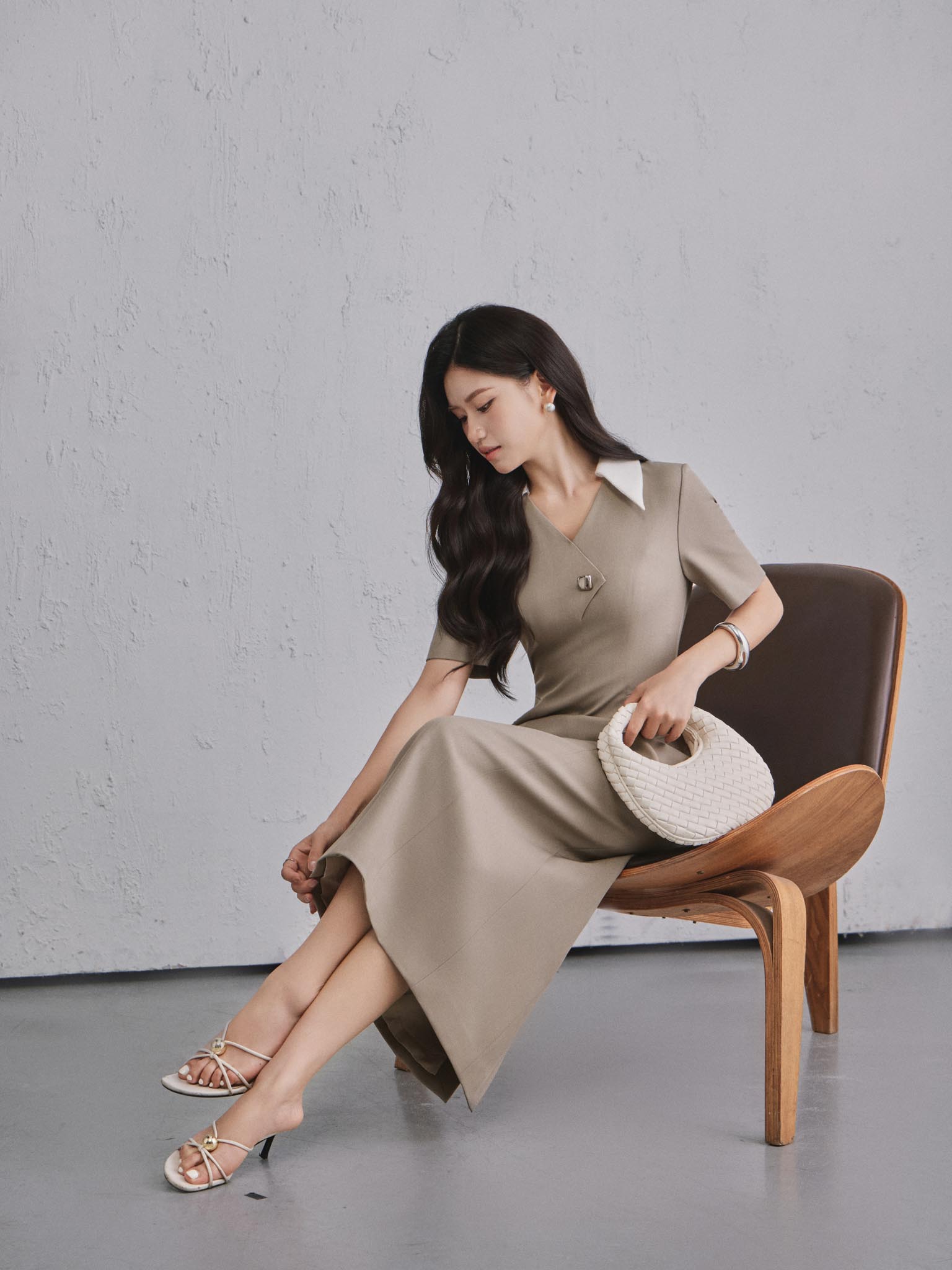 Váy bổ mảnh phối cổ V