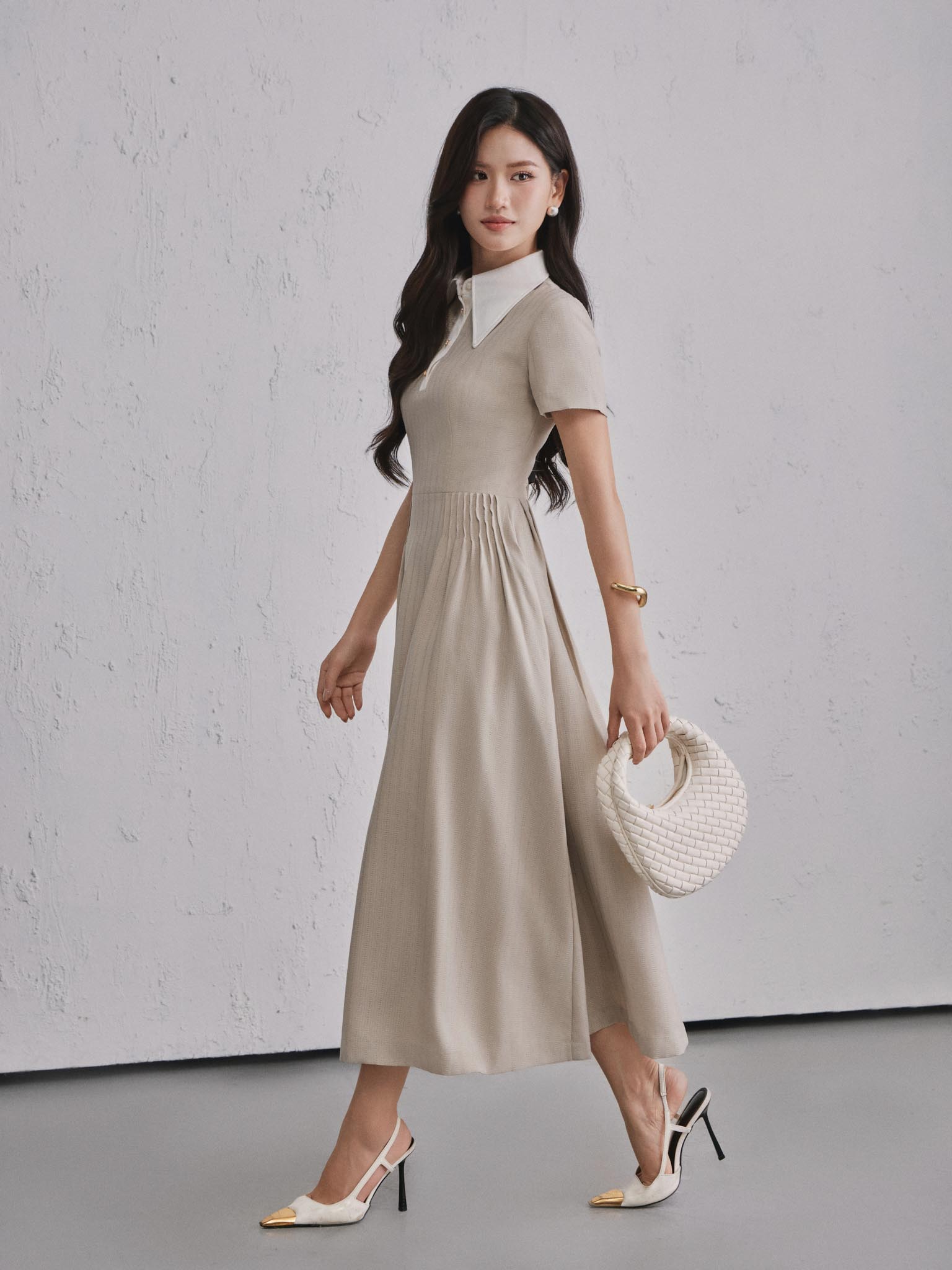 Váy xòe xếp ly 2 bên phối cổ
