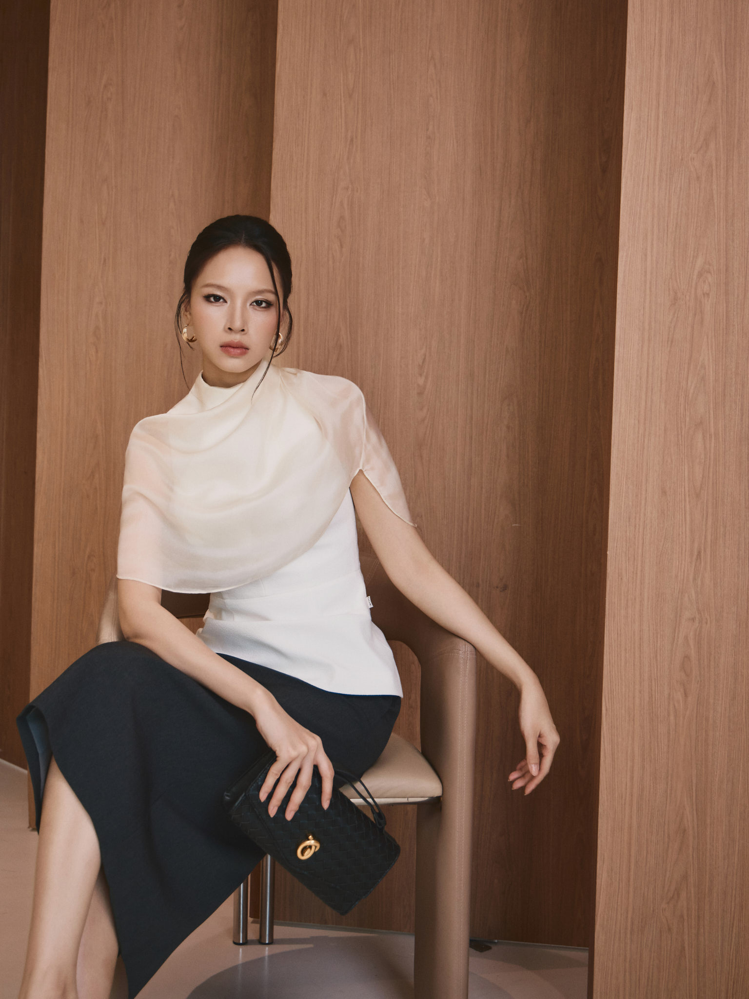 Áo peplum phối khăn phủ