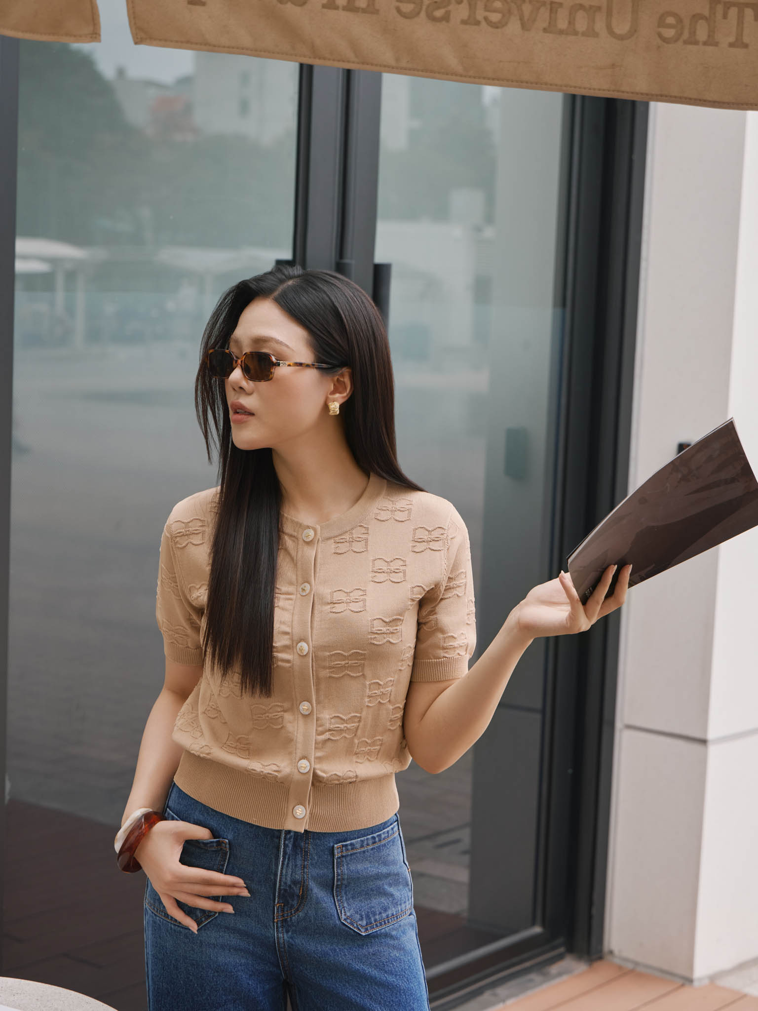 Áo len Mongtoghi tay cộc, cài cúc, dệt logo DC _DC09