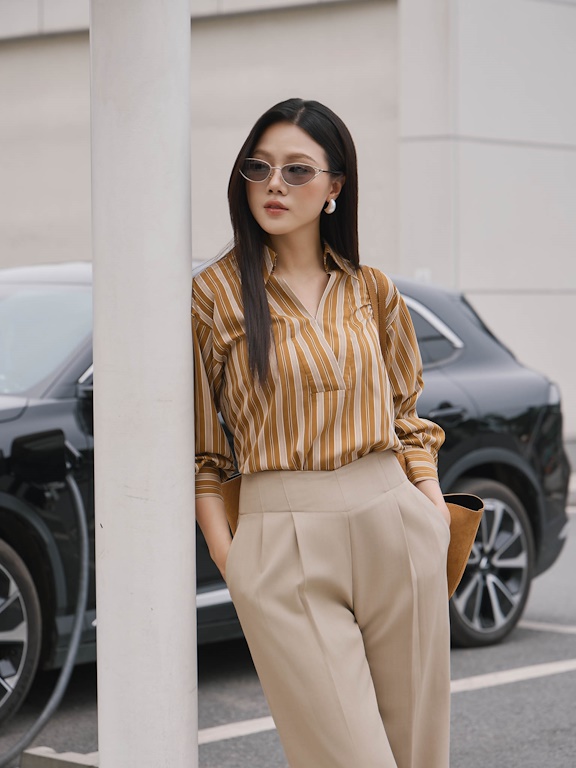 Áo sơ mi kẻ cổ V