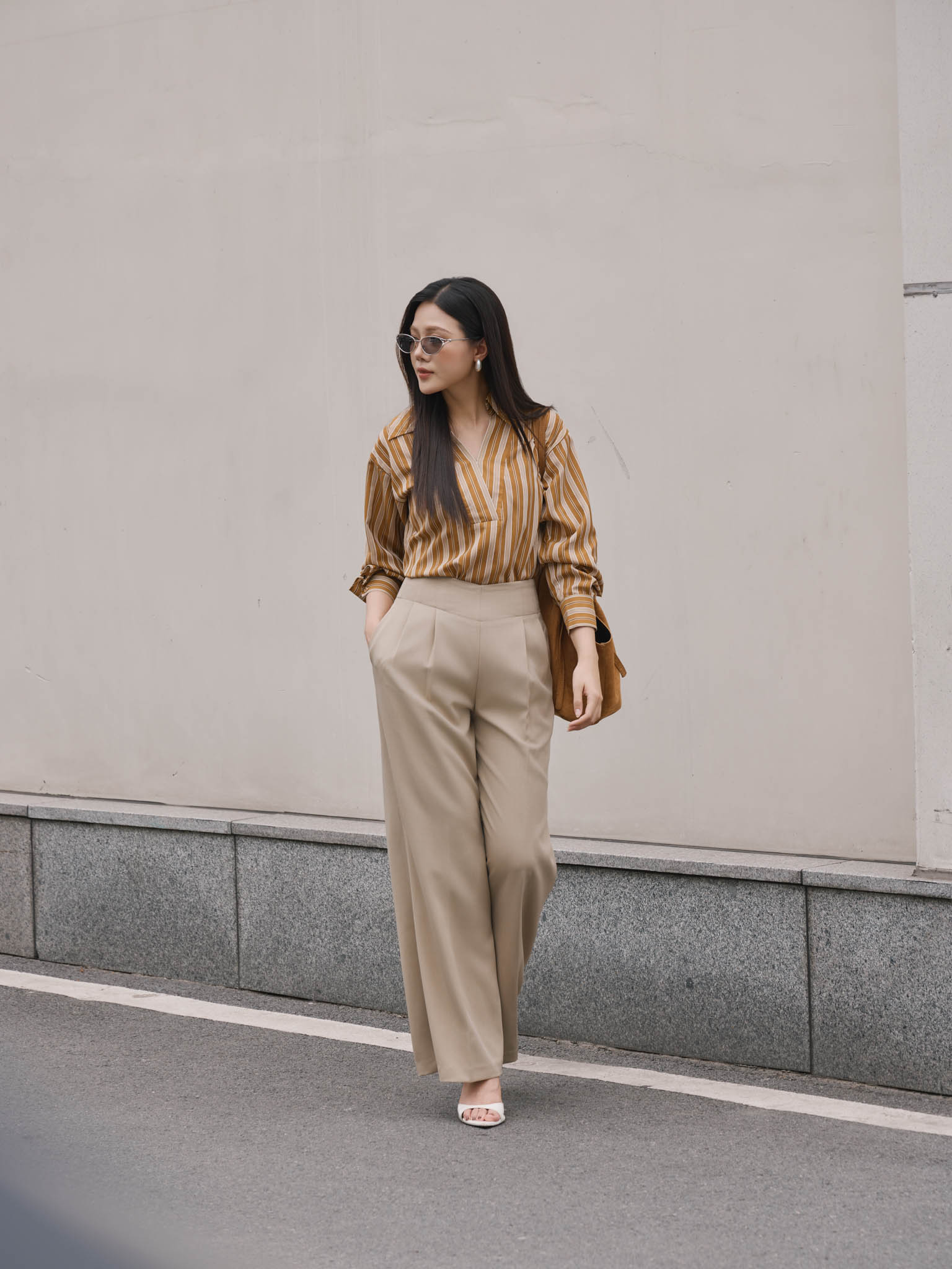 Áo sơ mi kẻ cổ V