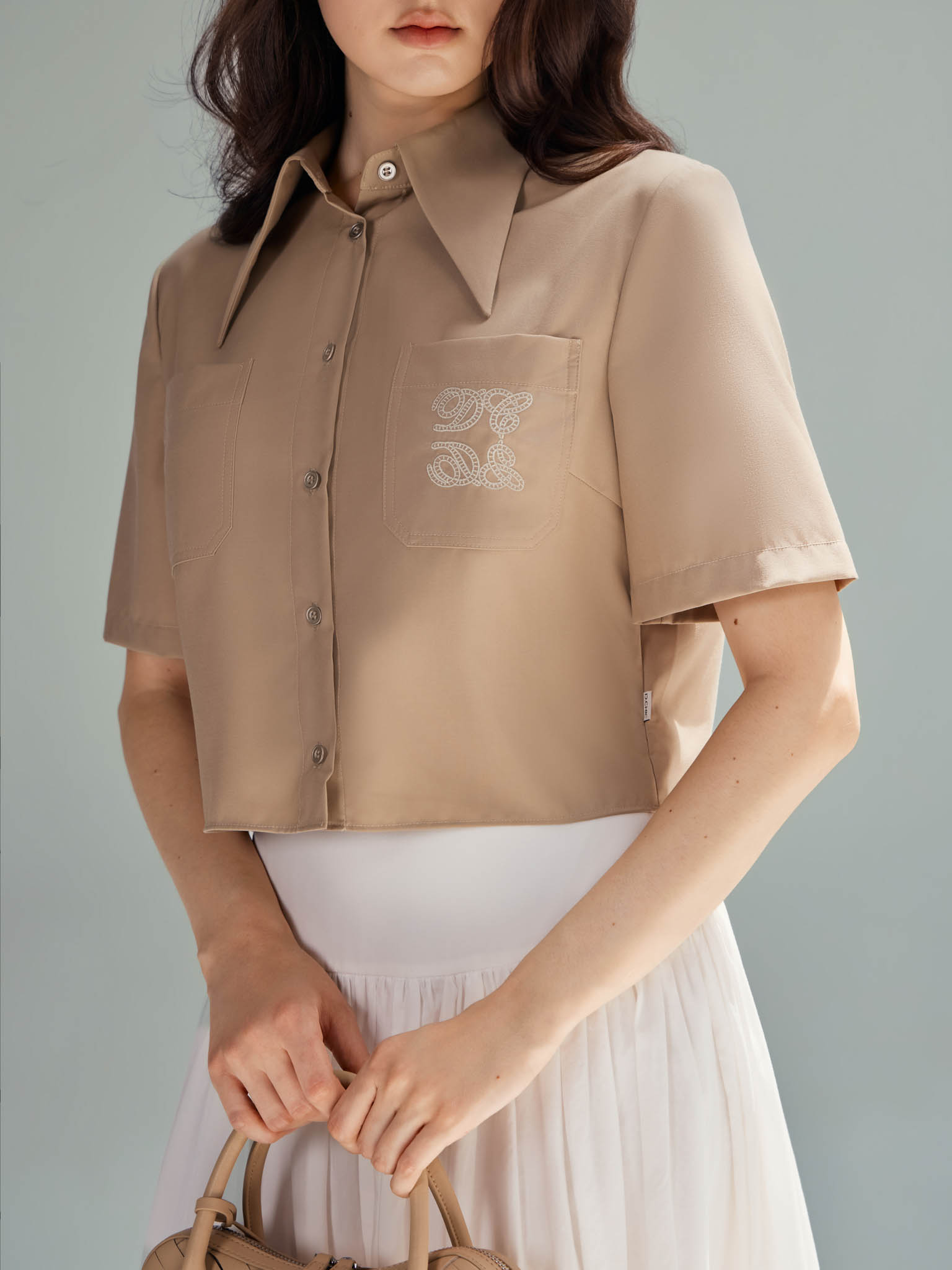 Áo sơ mi cộc tay thêu túi