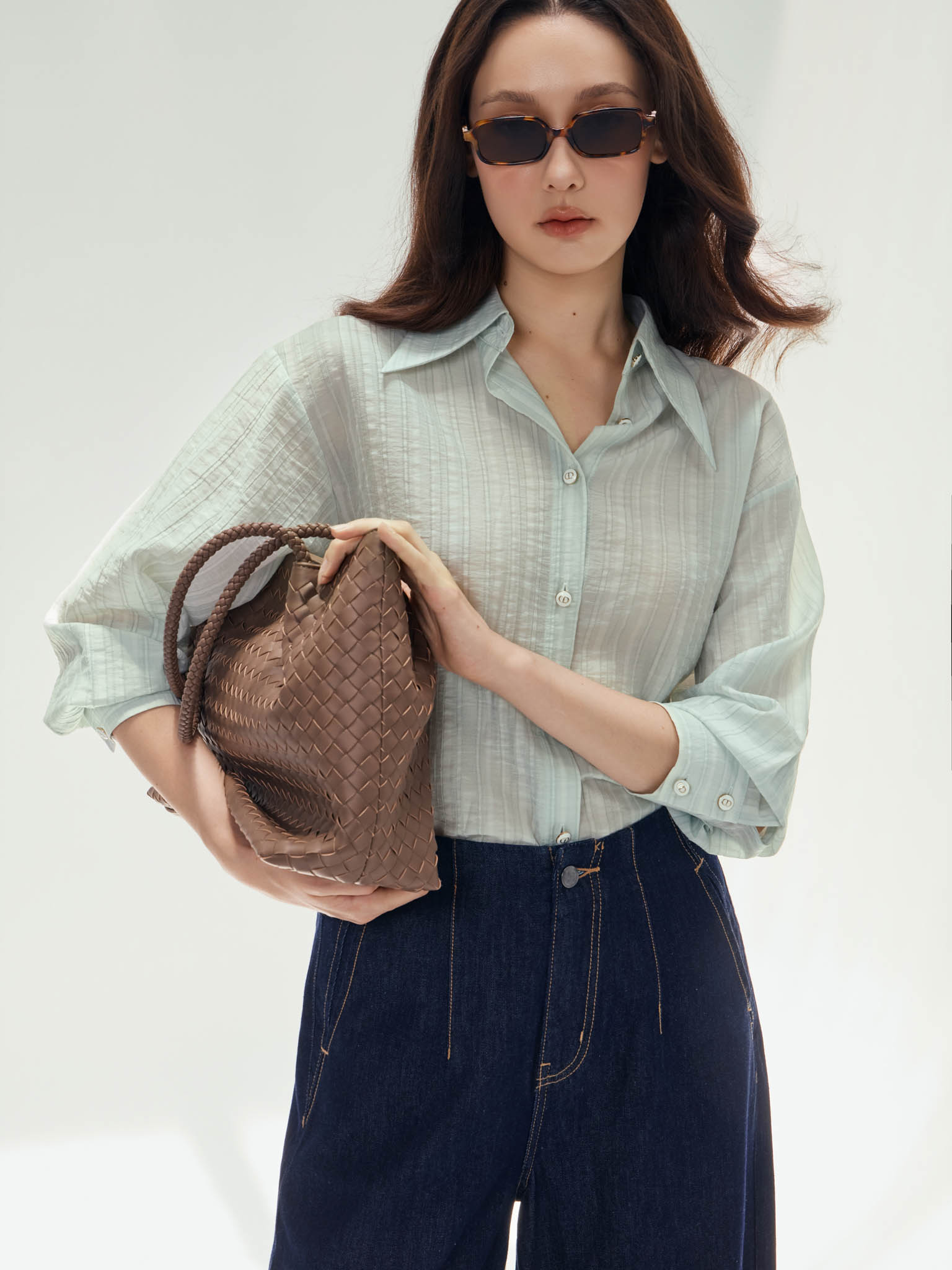 Áo sơ mi kẻ gân dọc cổ đức