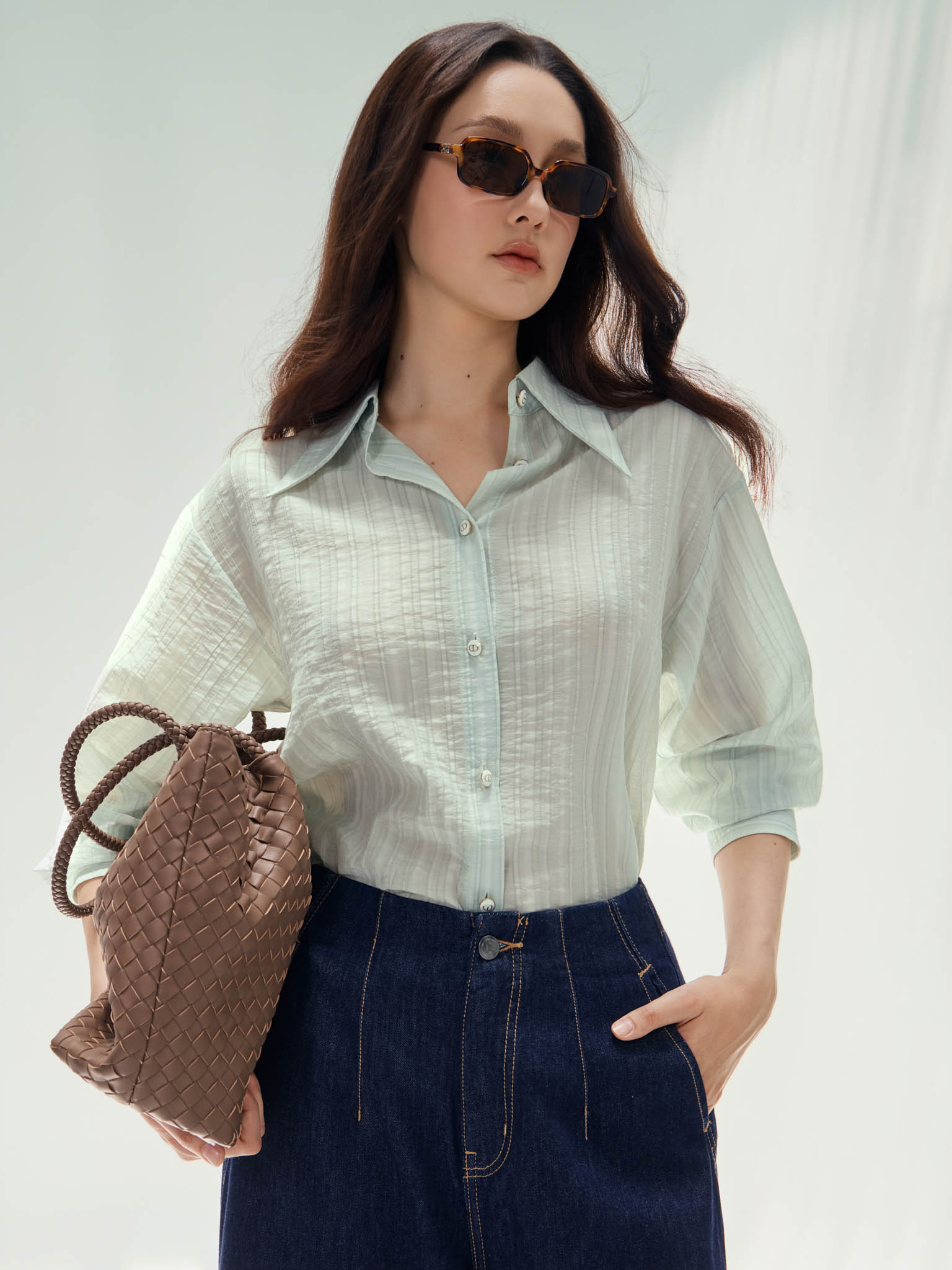 Áo sơ mi kẻ gân dọc cổ đức