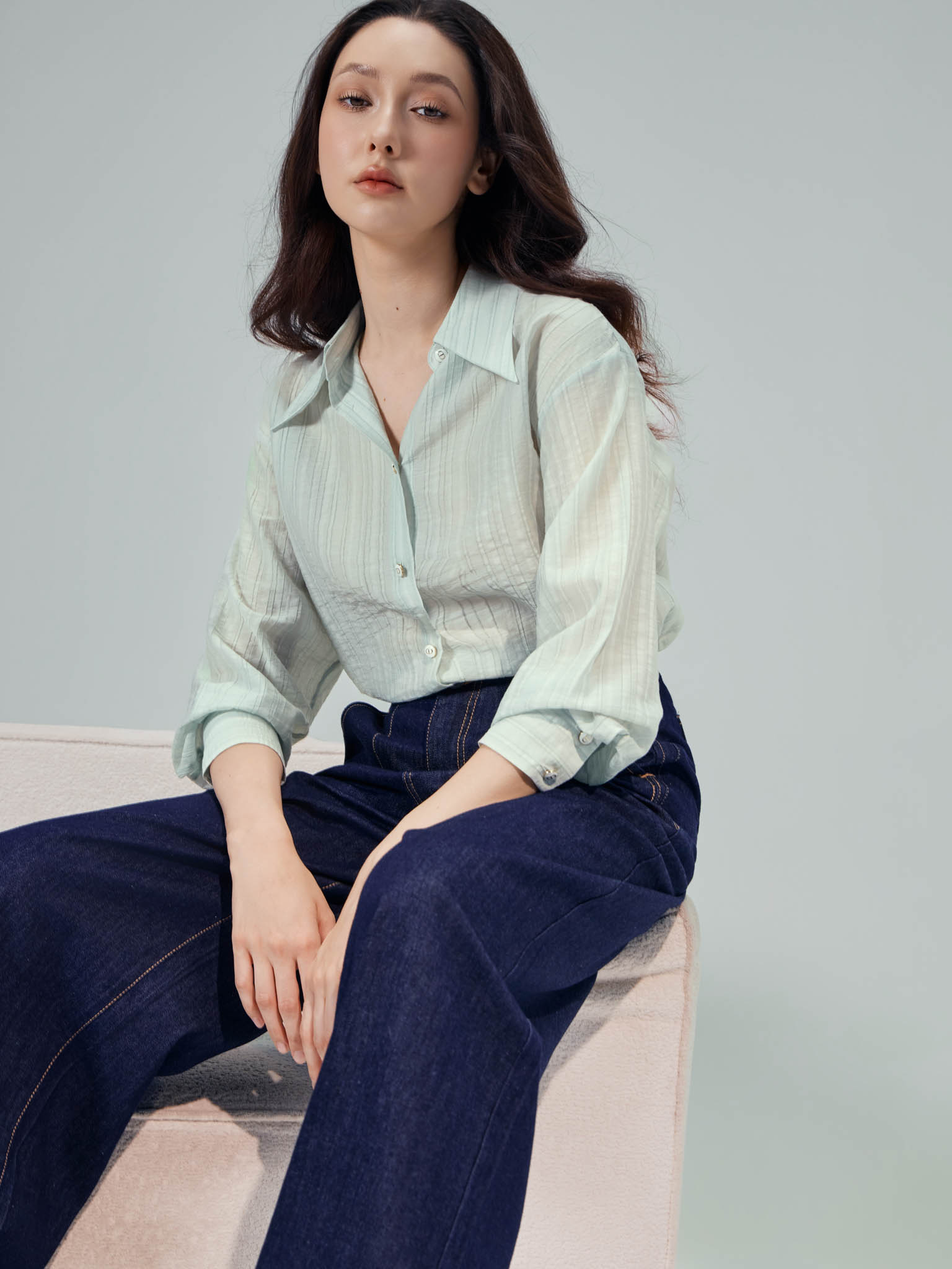 Áo sơ mi kẻ gân dọc cổ đức