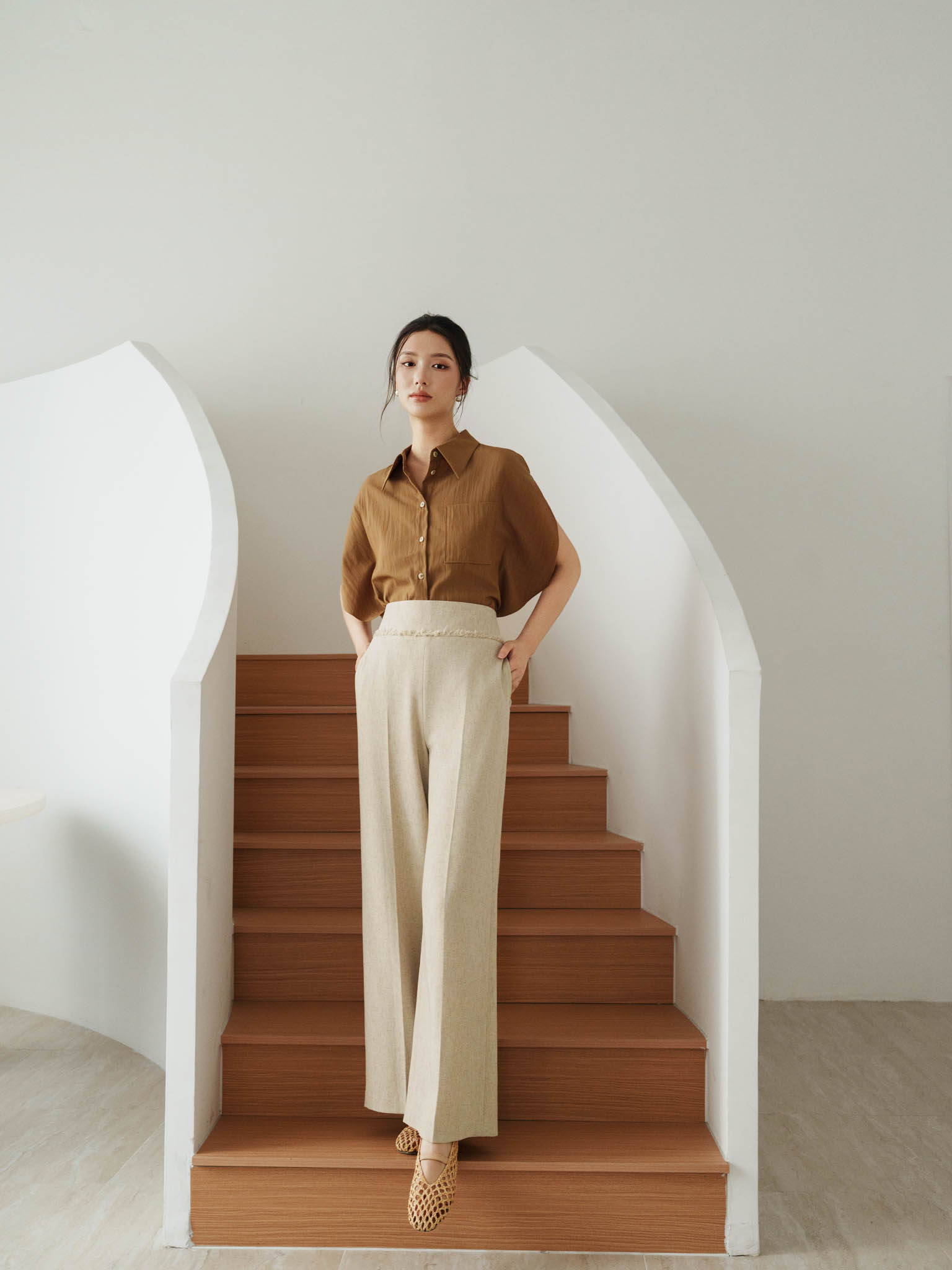 Áo sơ mi cổ đức bản to tay cánh hồng