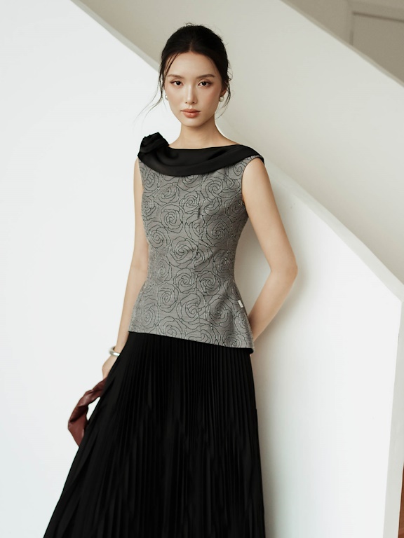 Áo peplum sát nách cổ thuyền tà rời đính hoa hồng