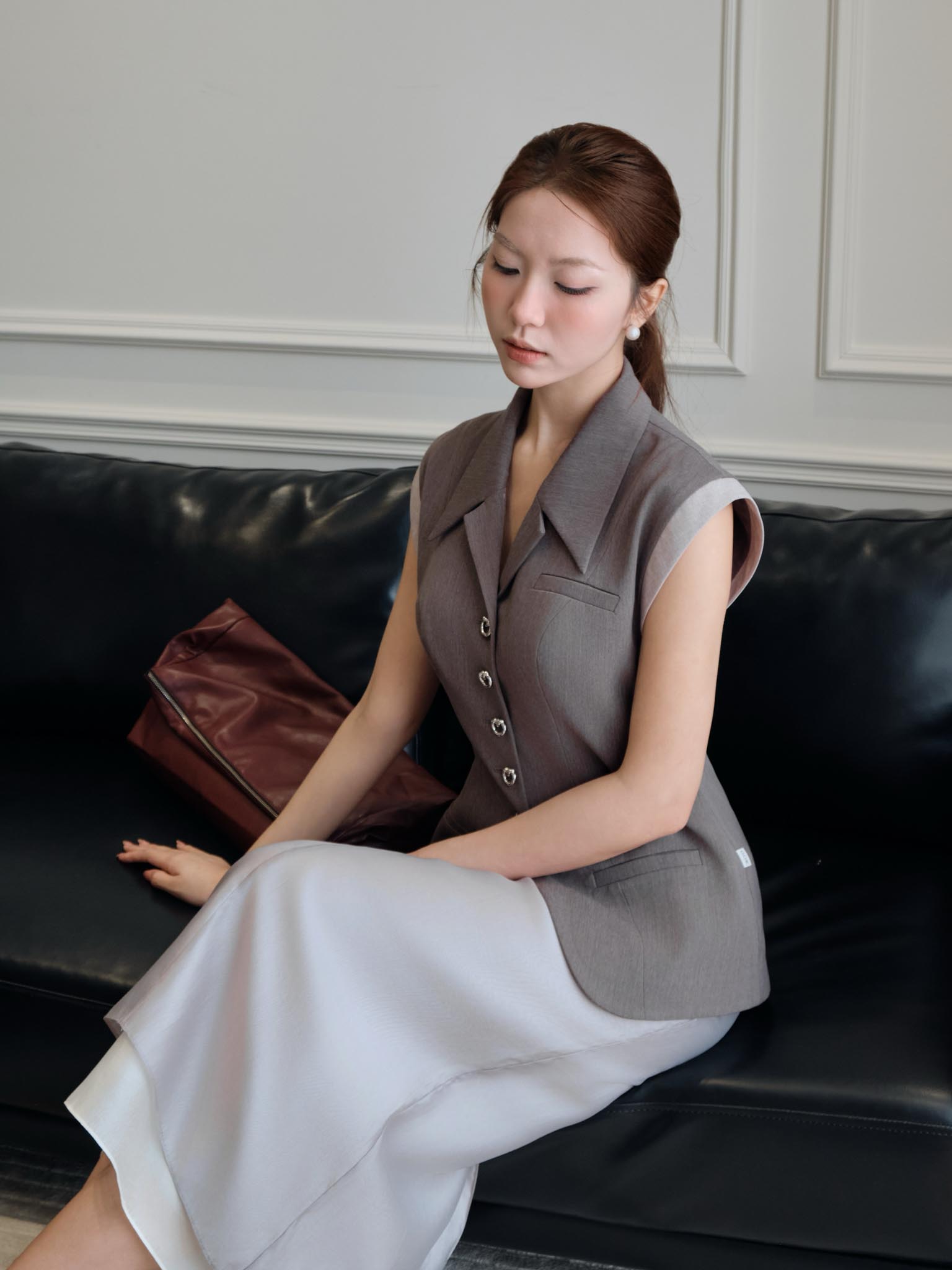 Áo peplum gấu xẻ bo tròn vai chờm phối